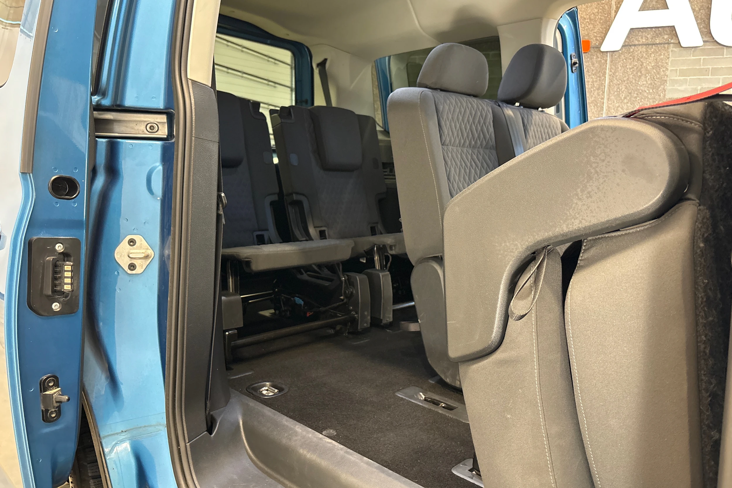 met. sininen Volkswagen Caddy Maxi 2021 kuva 21.