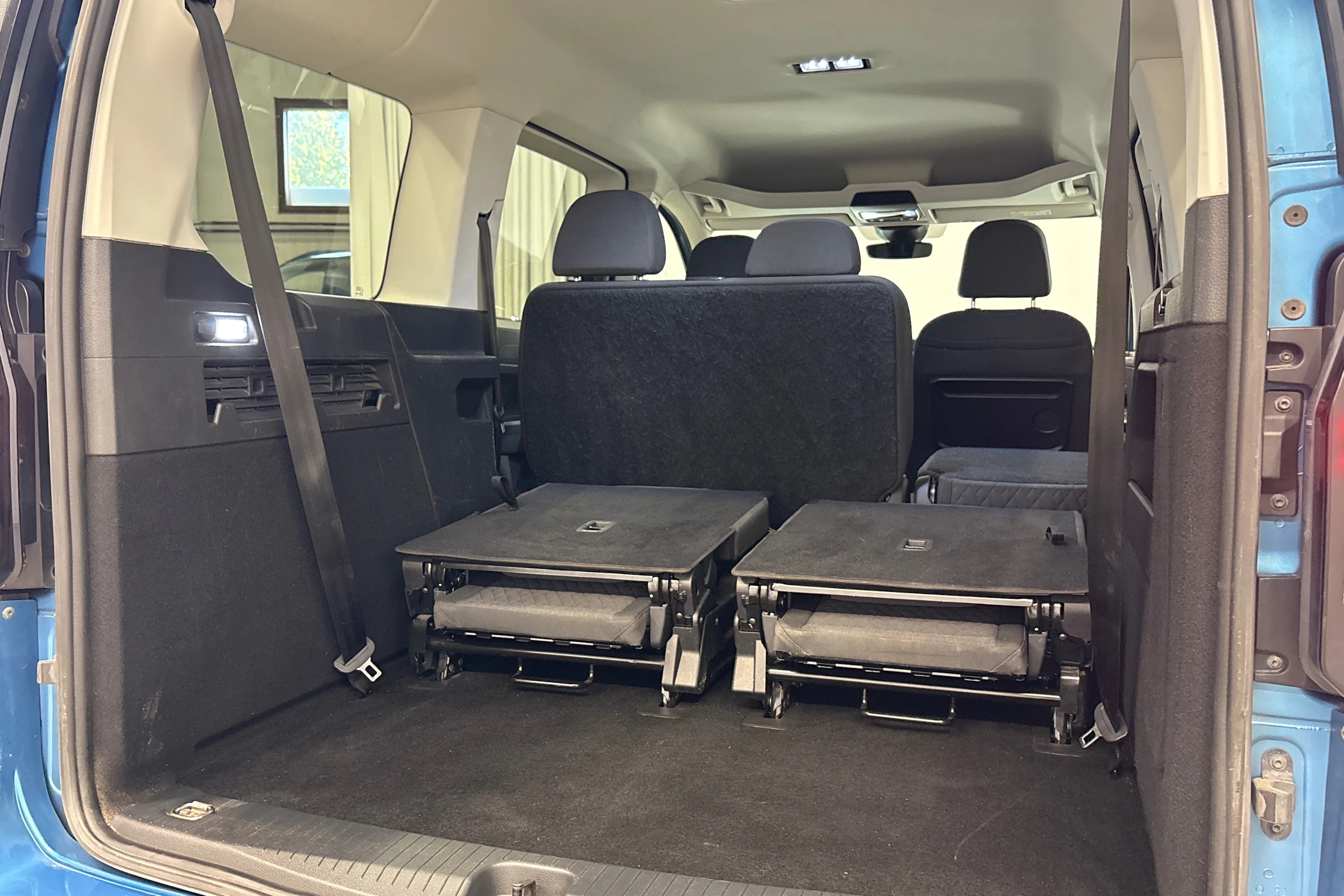 met. sininen Volkswagen Caddy Maxi 2021 kuva 25.
