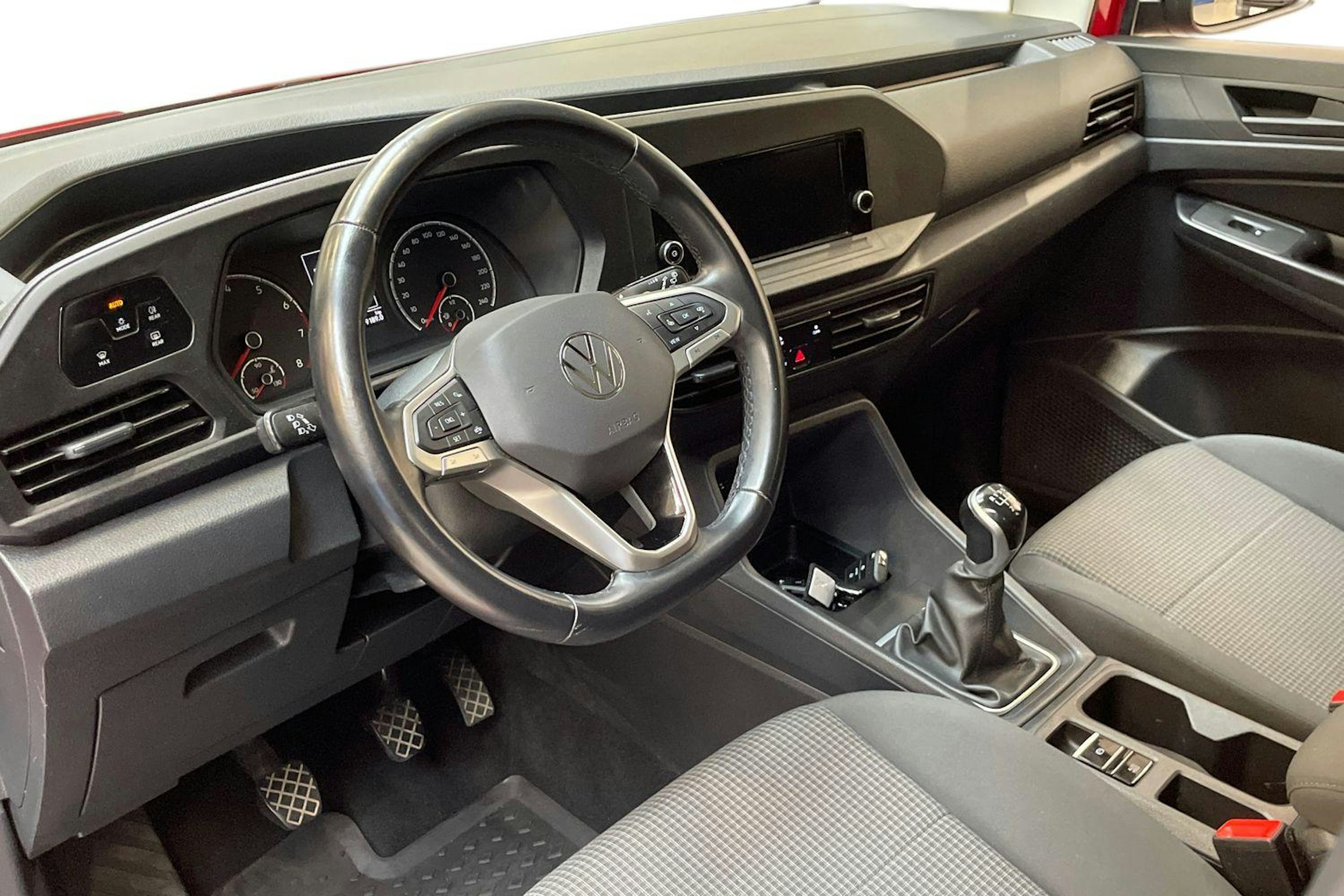 punainen Volkswagen Caddy Maxi 2021 kuva 9.