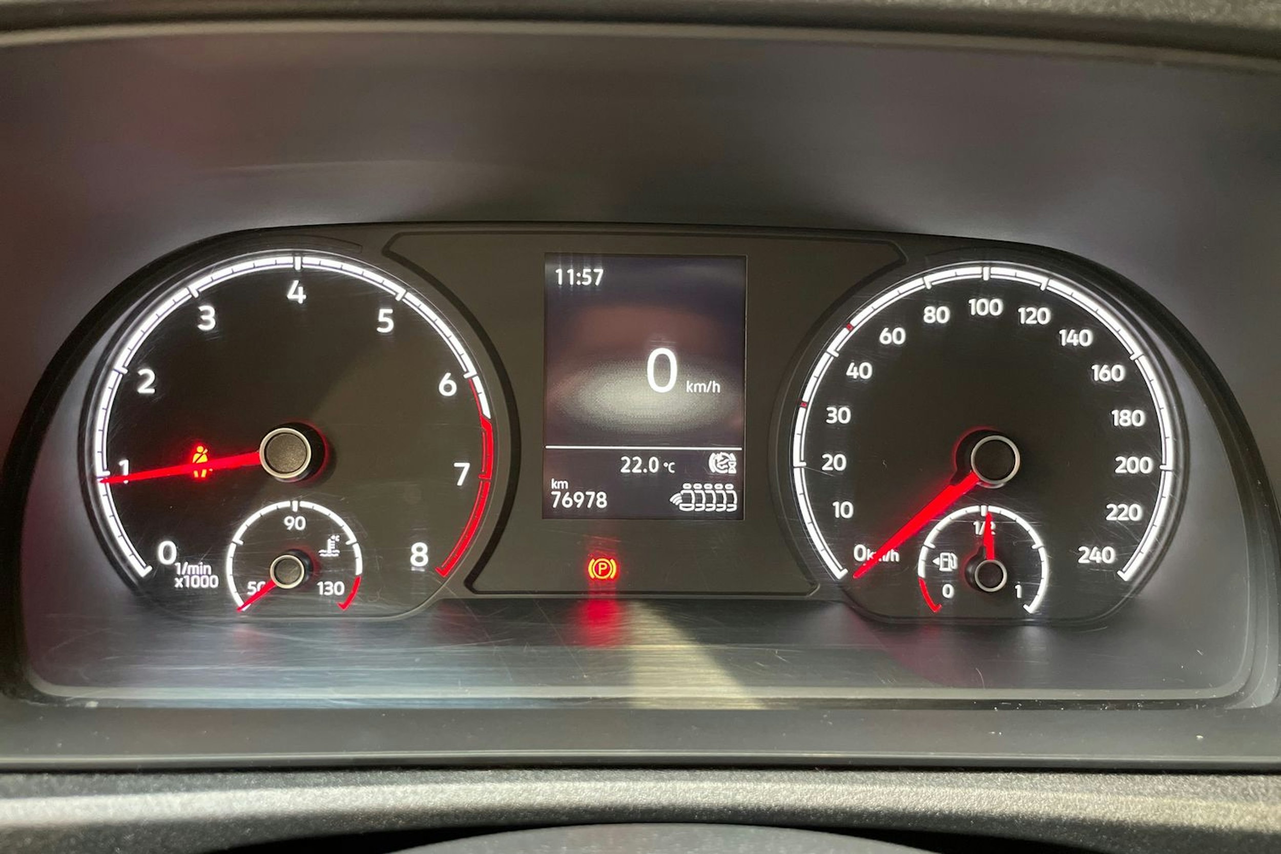 punainen Volkswagen Caddy Maxi 2021 kuva 17.