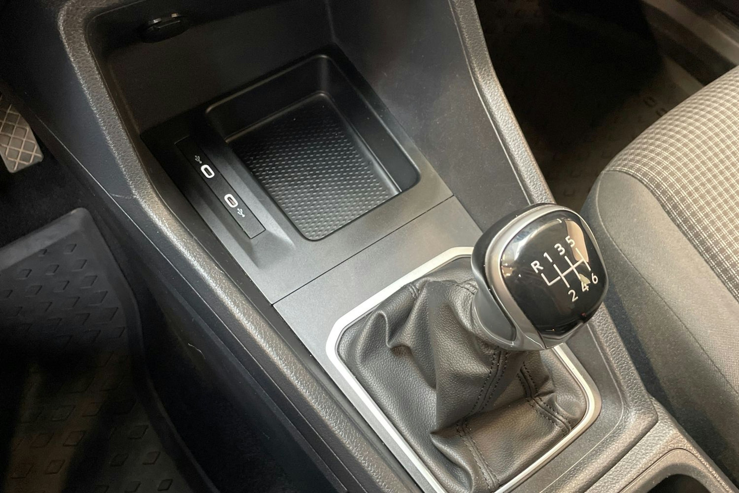 punainen Volkswagen Caddy Maxi 2021 kuva 27.