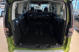 vihreä Volkswagen Caddy Maxi 2021 kuva 16.