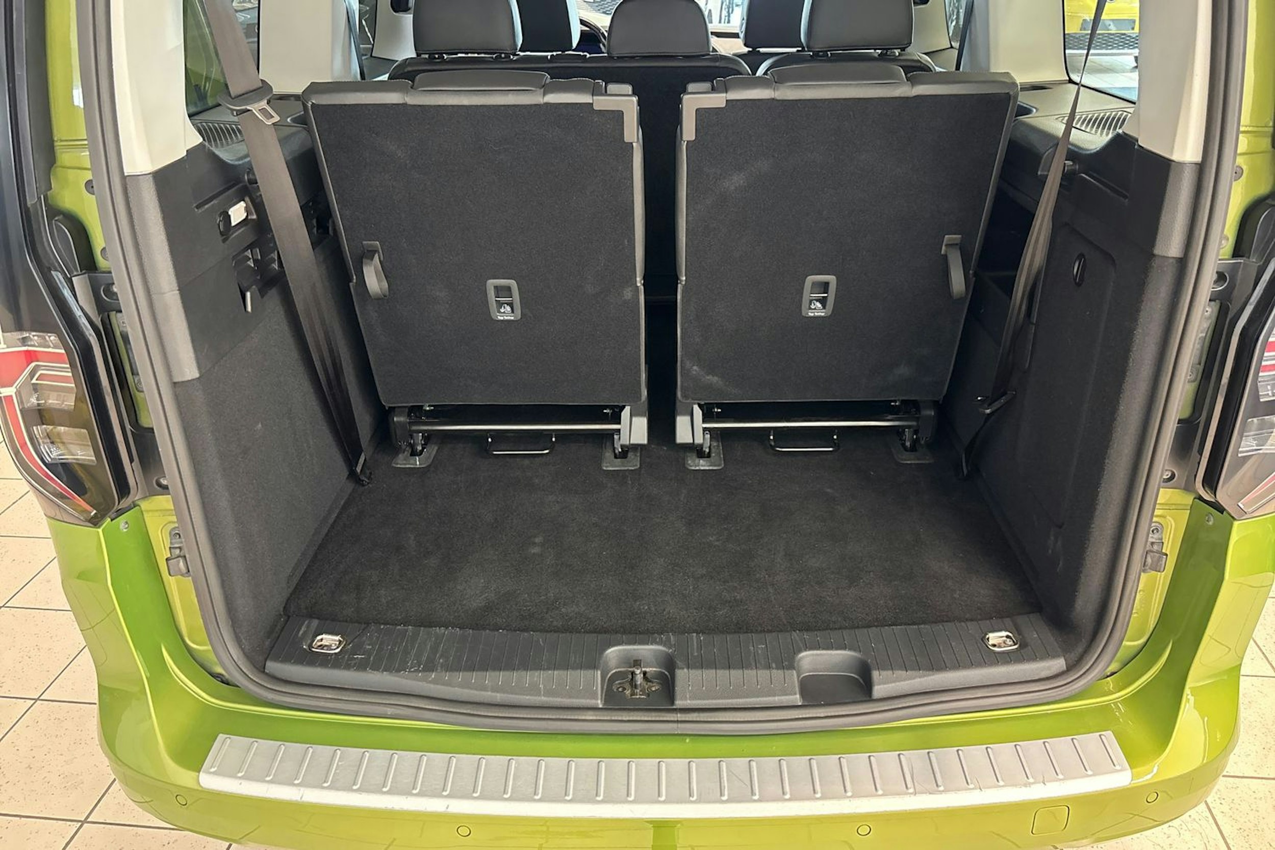 vihreä Volkswagen Caddy Maxi 2021 kuva 18.