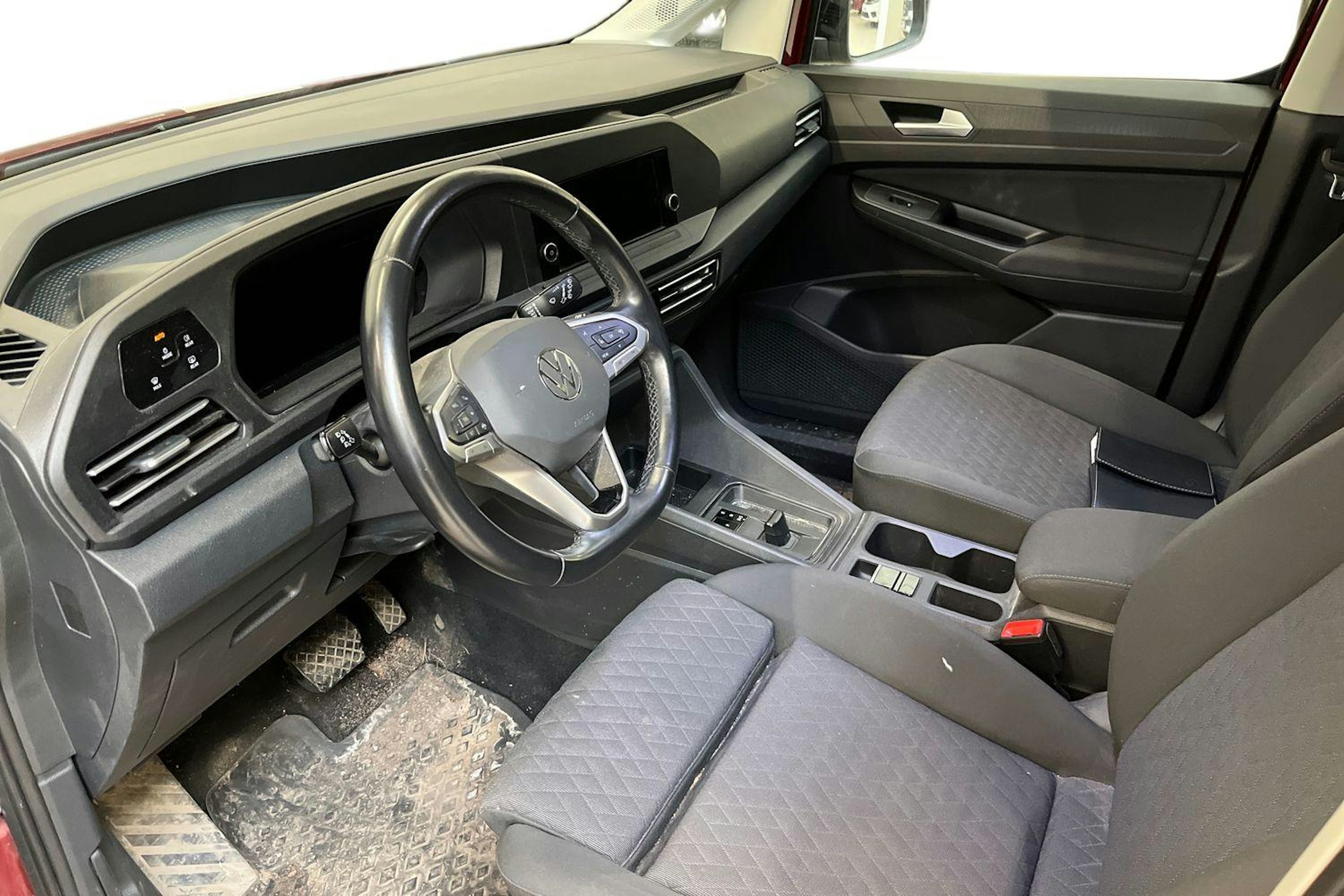 punainen Volkswagen Caddy Maxi 2021 kuva 4.