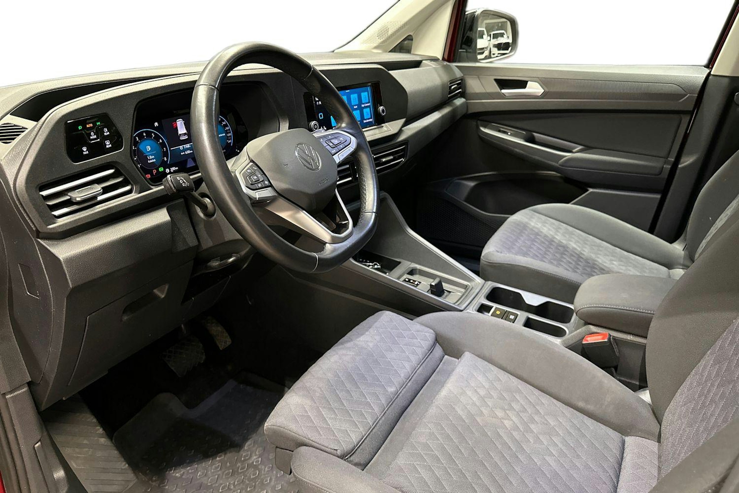 Punainen Volkswagen Caddy Maxi 2021 kuva 7.