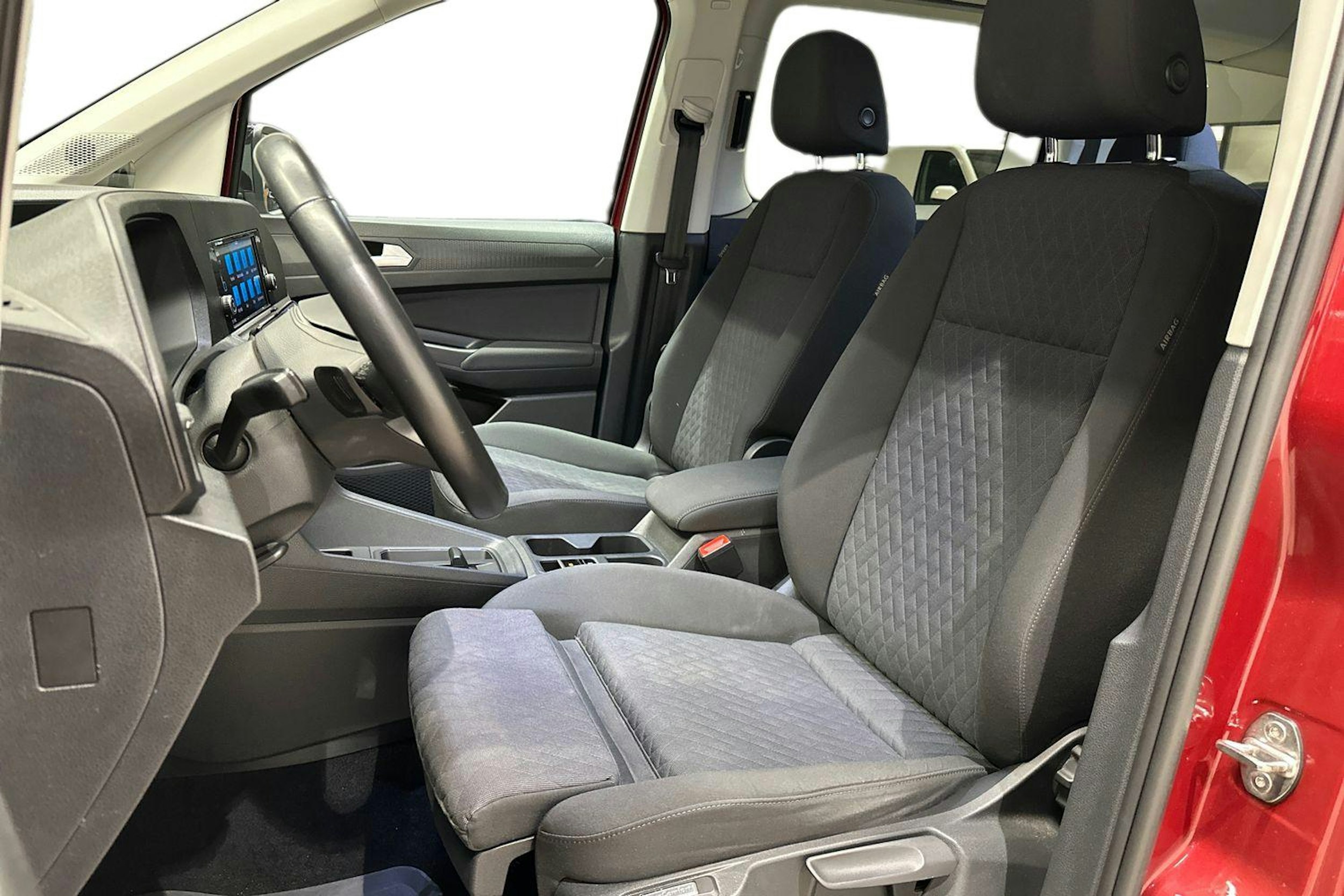 Punainen Volkswagen Caddy Maxi 2021 kuva 9.