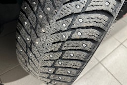 Punainen Volkswagen Caddy Maxi 2021 kuva 13.