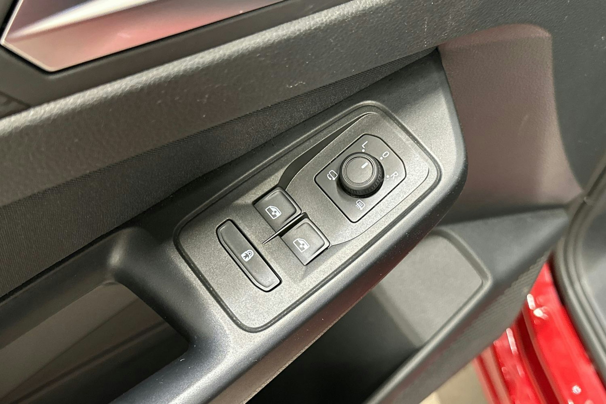 Punainen Volkswagen Caddy Maxi 2021 kuva 16.