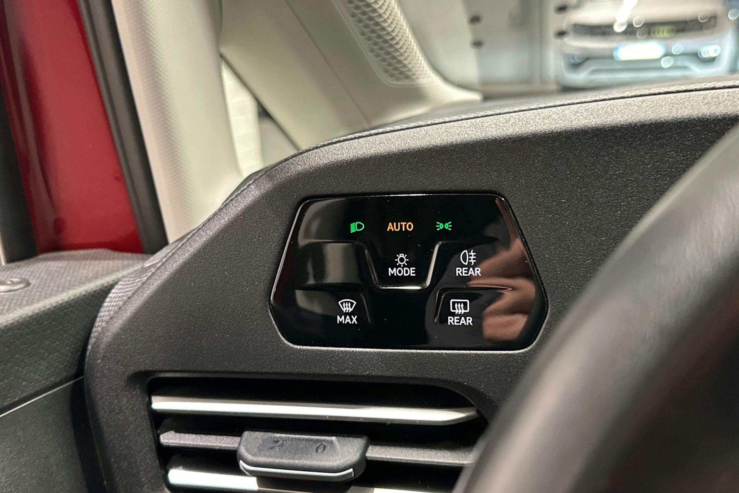 Punainen Volkswagen Caddy Maxi 2021 kuva 17.