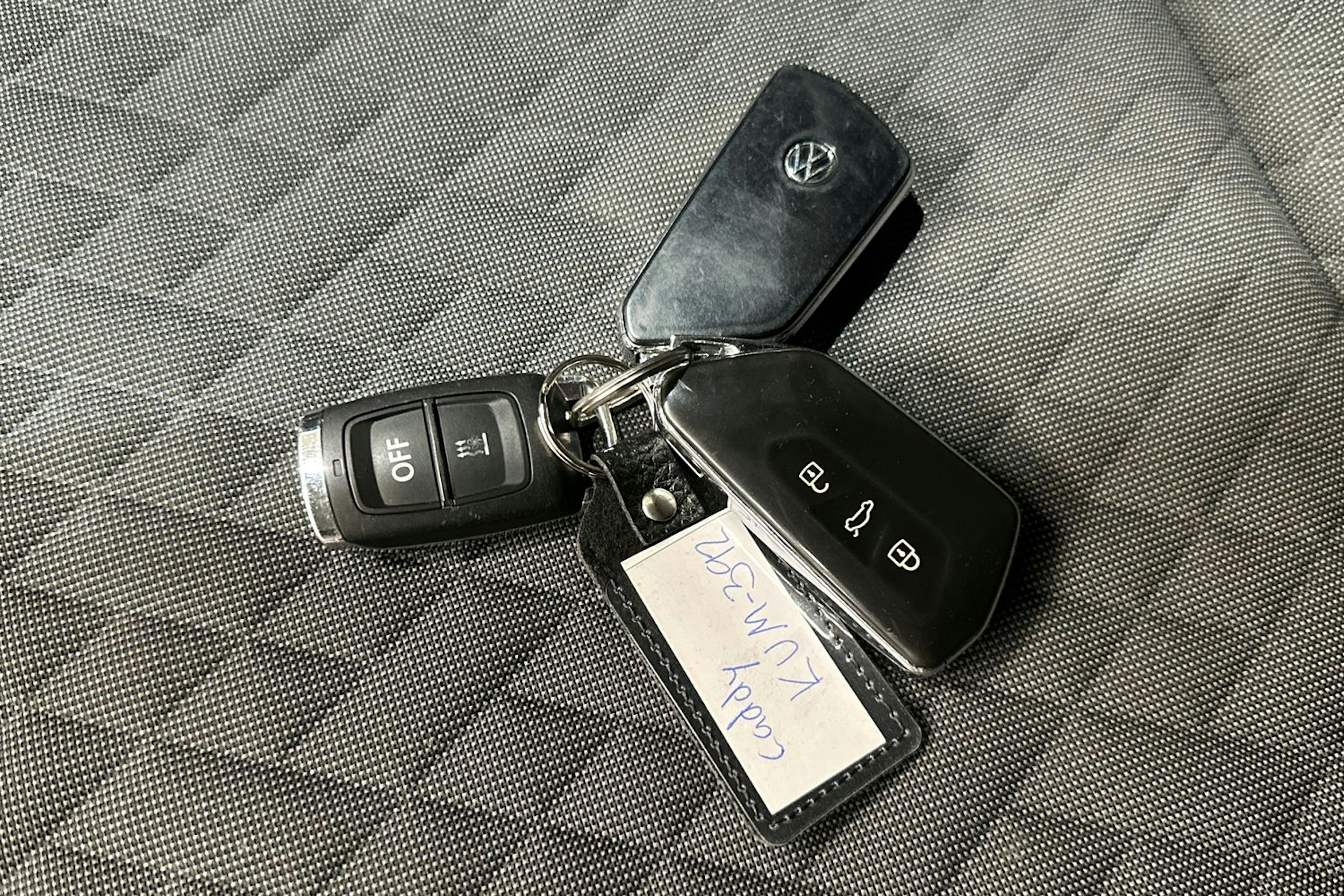 Punainen Volkswagen Caddy Maxi 2021 kuva 27.