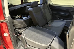 Punainen Volkswagen Caddy Maxi 2021 kuva 29.