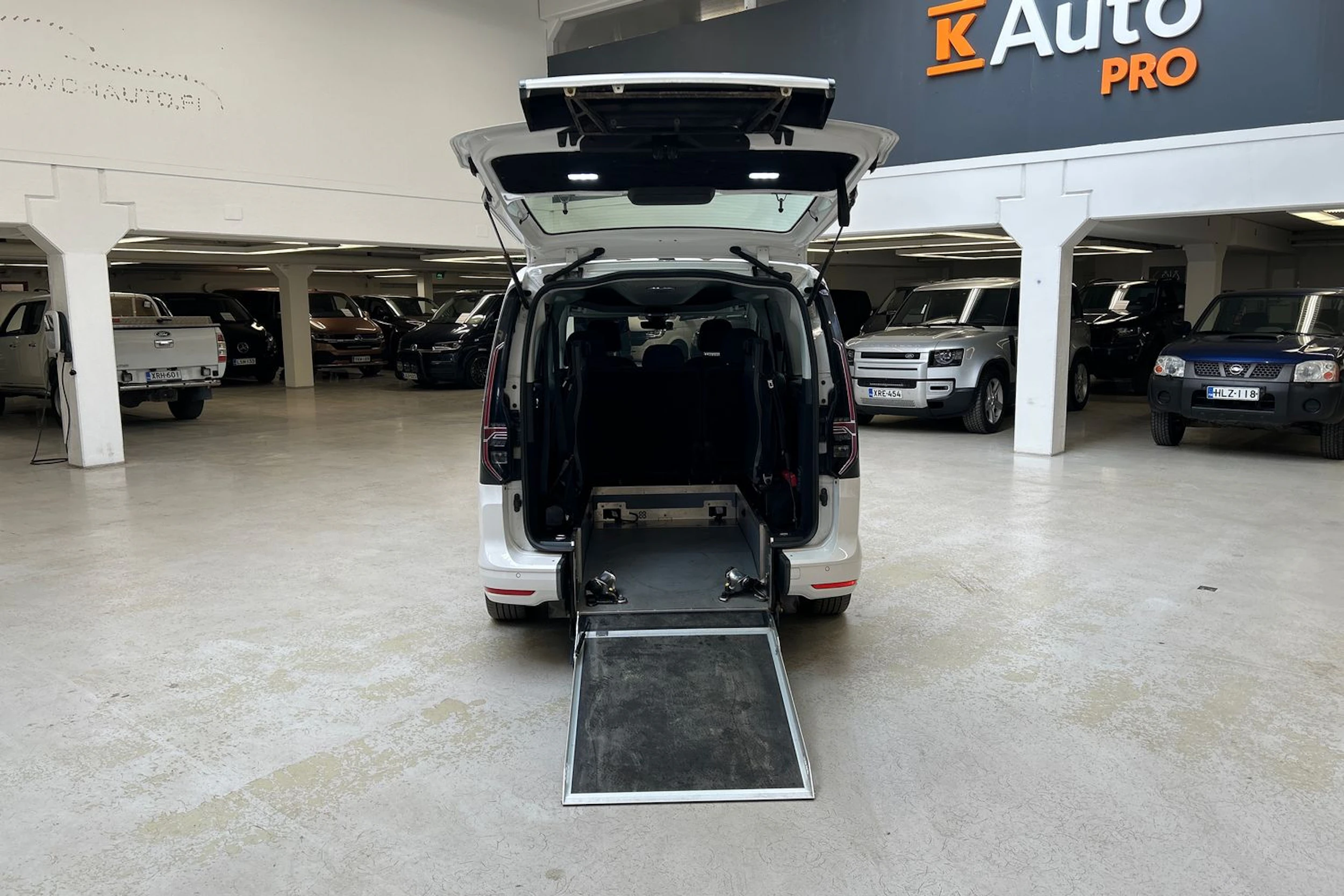 valkoinen Volkswagen Caddy Maxi 2021 kuva 24.