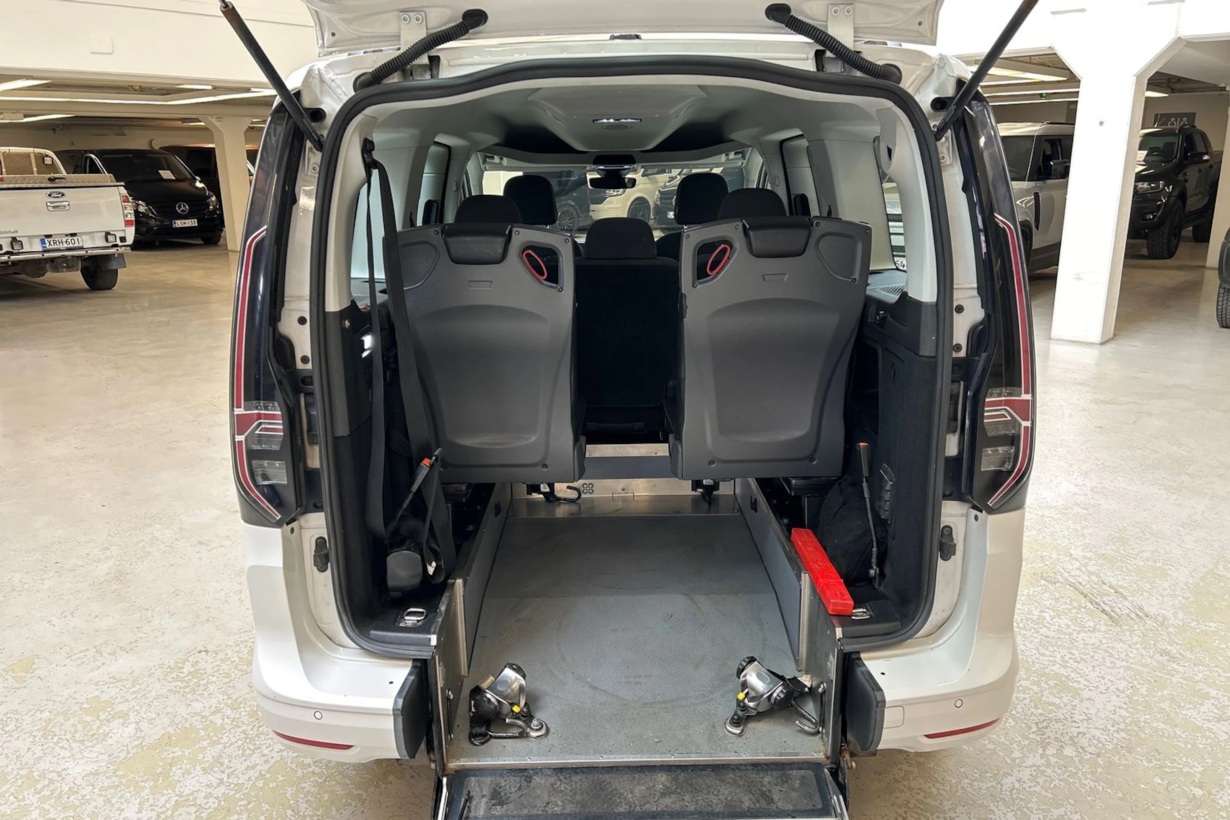 valkoinen Volkswagen Caddy Maxi 2021 kuva 25.