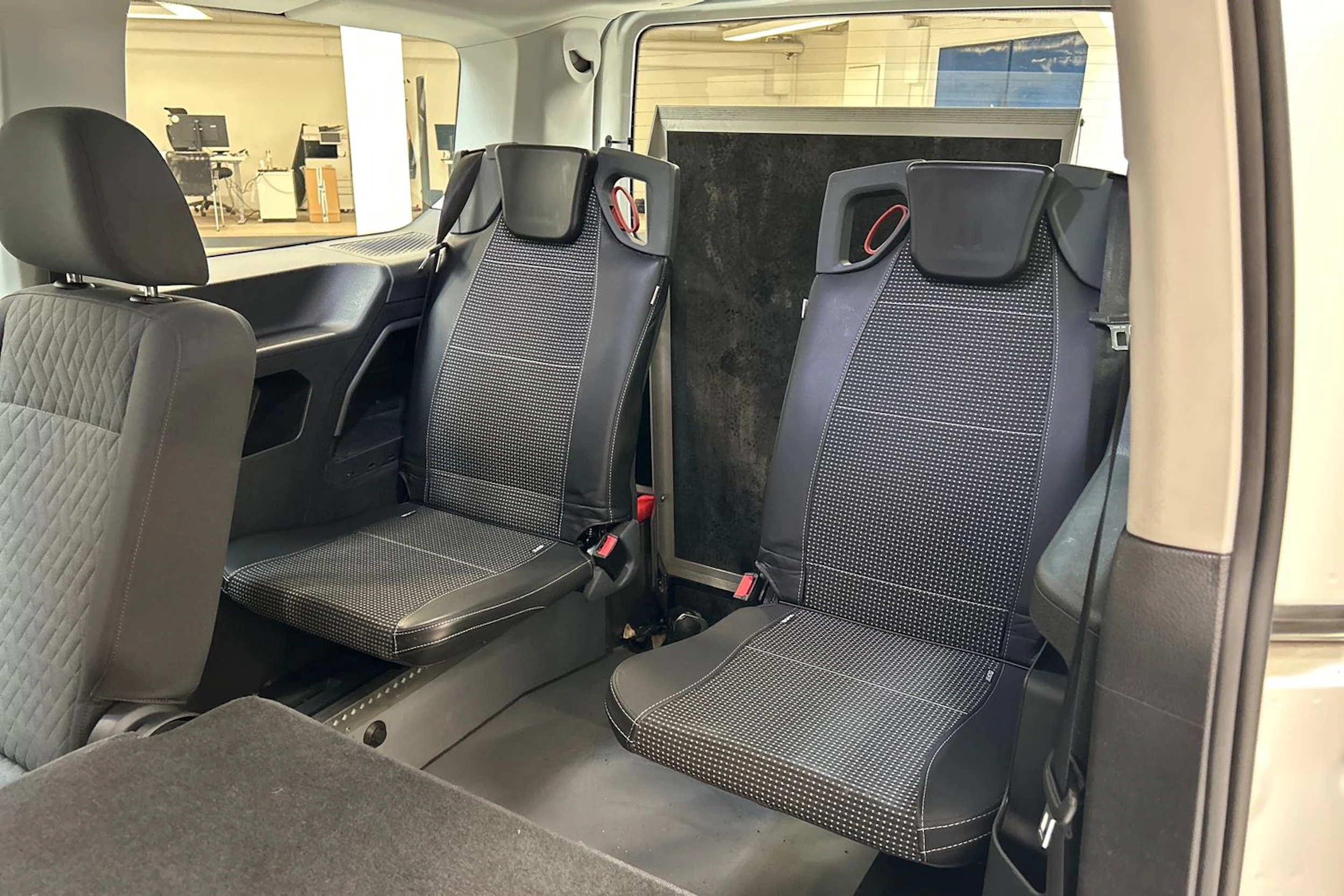 valkoinen Volkswagen Caddy Maxi 2021 kuva 26.