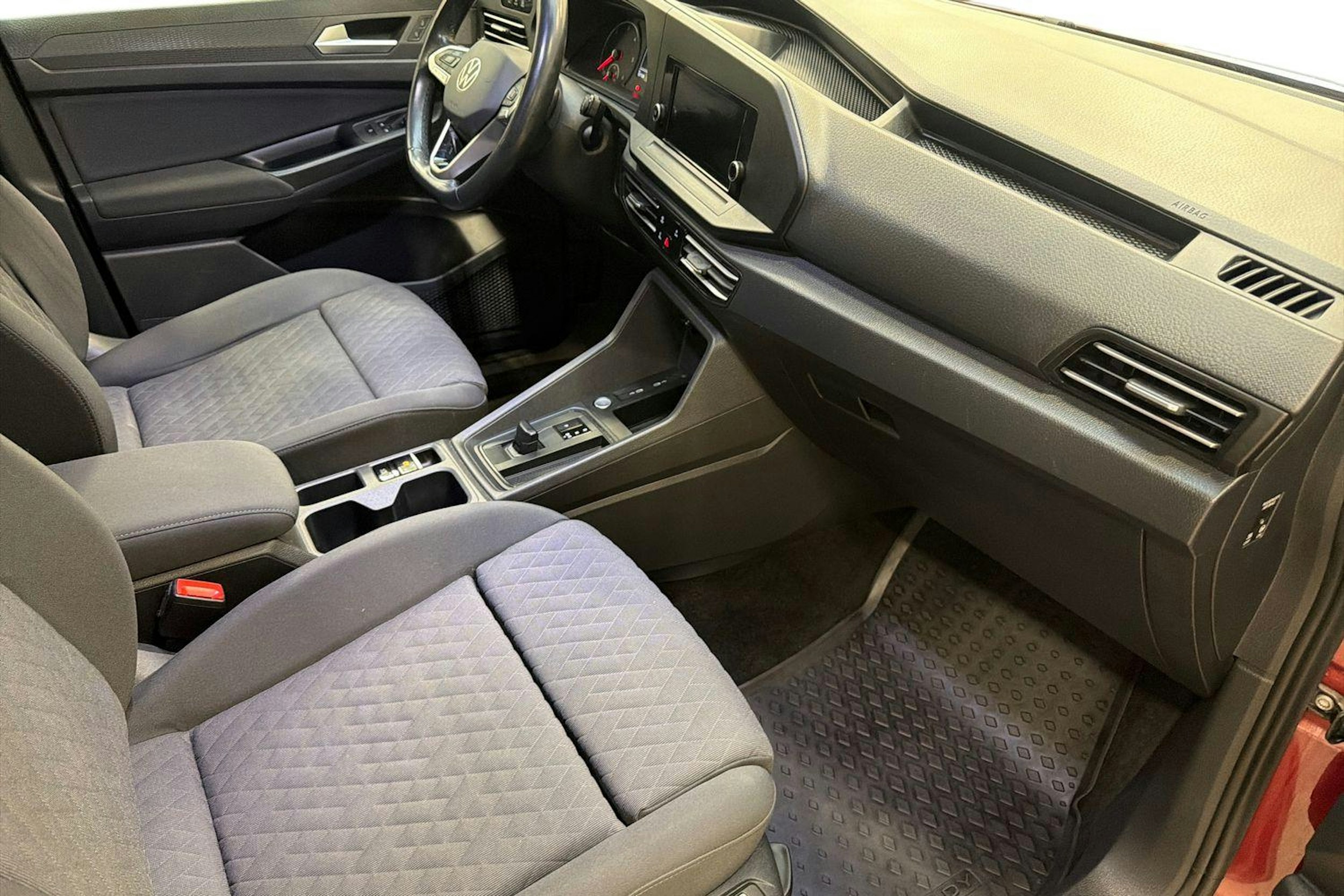 punainen Volkswagen Caddy Maxi 2021 kuva 11.