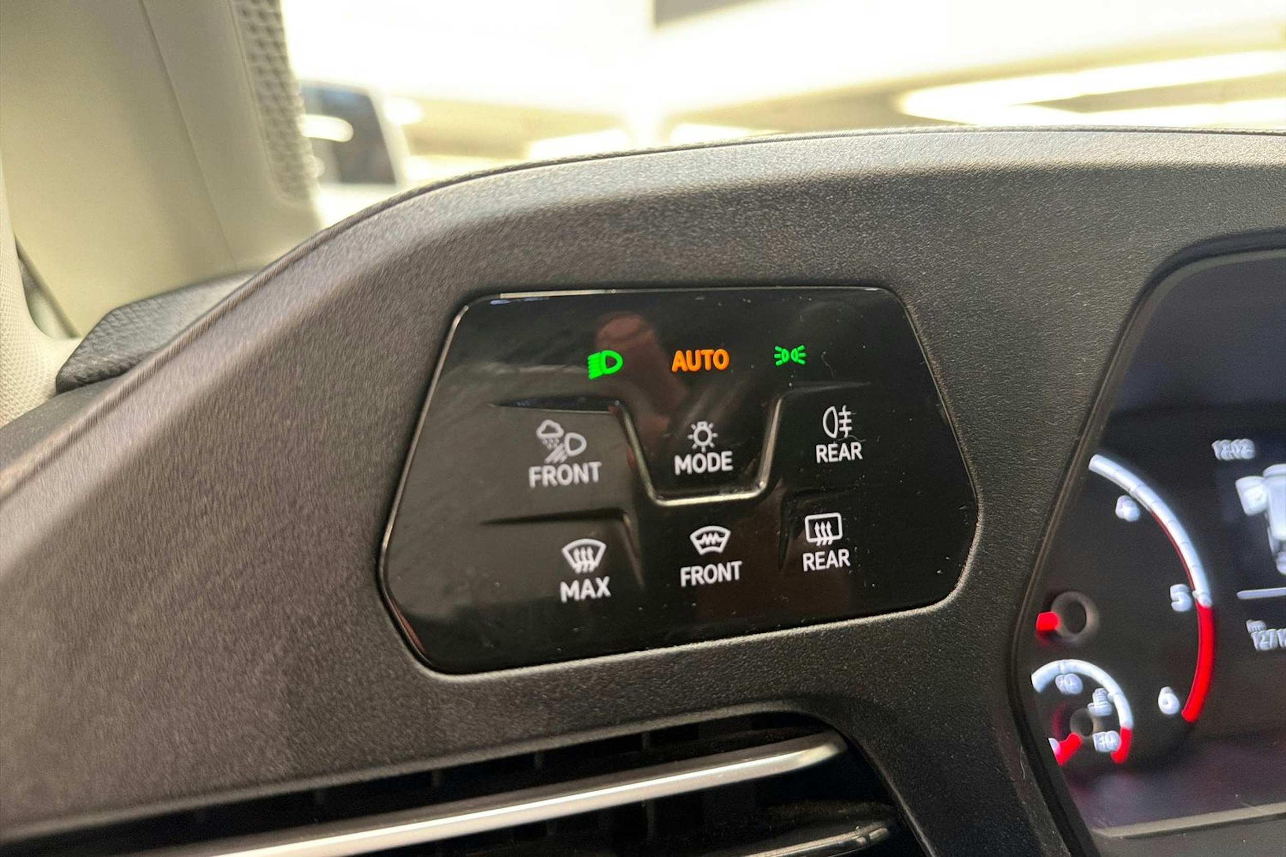 punainen Volkswagen Caddy Maxi 2021 kuva 22.