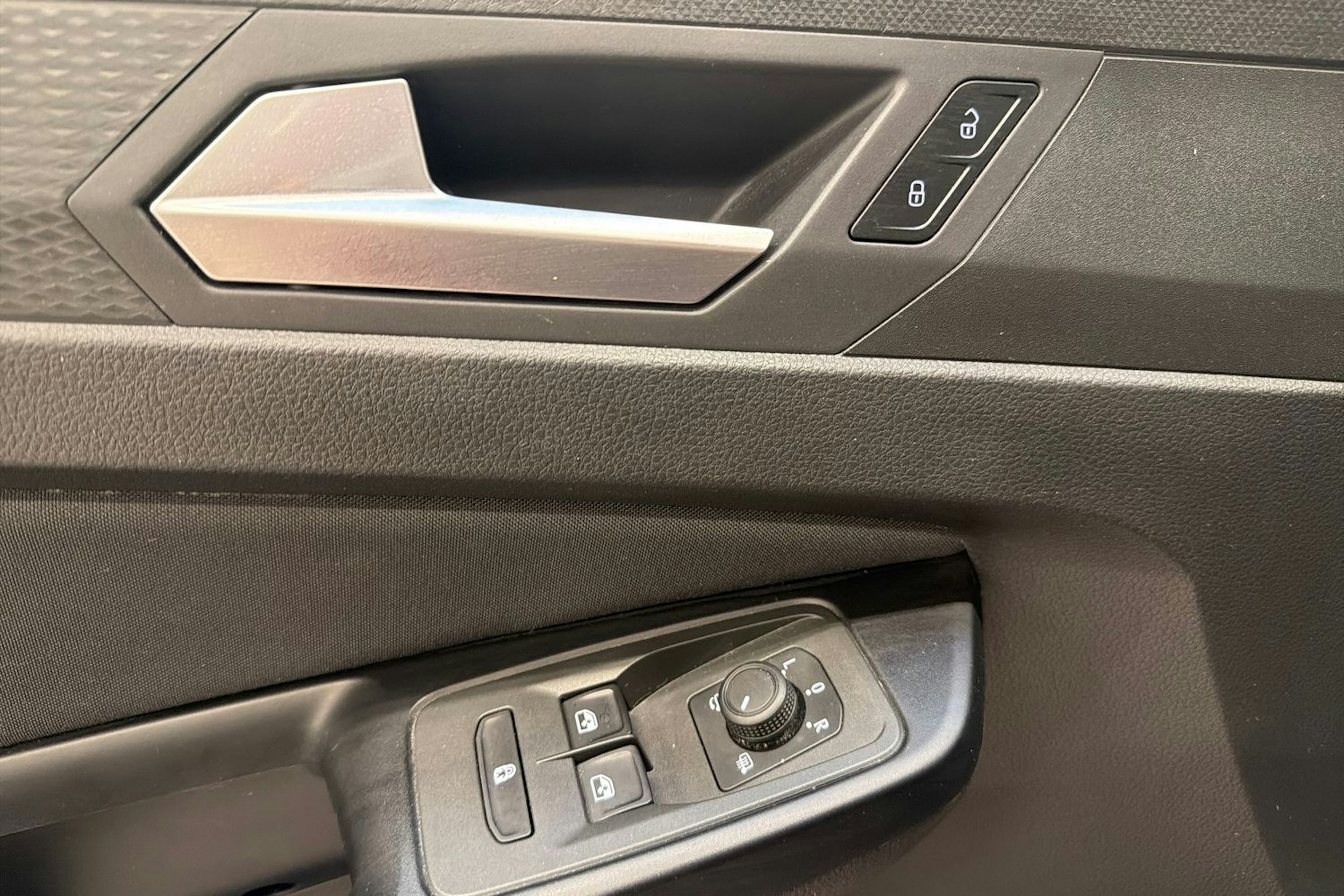 punainen Volkswagen Caddy Maxi 2021 kuva 23.