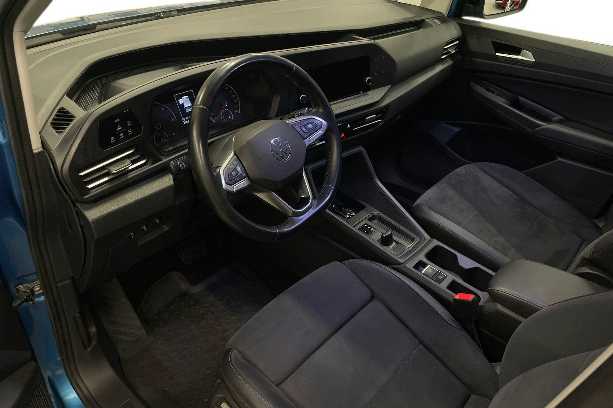 Sininen Volkswagen Caddy Maxi 2021 kuva 6.