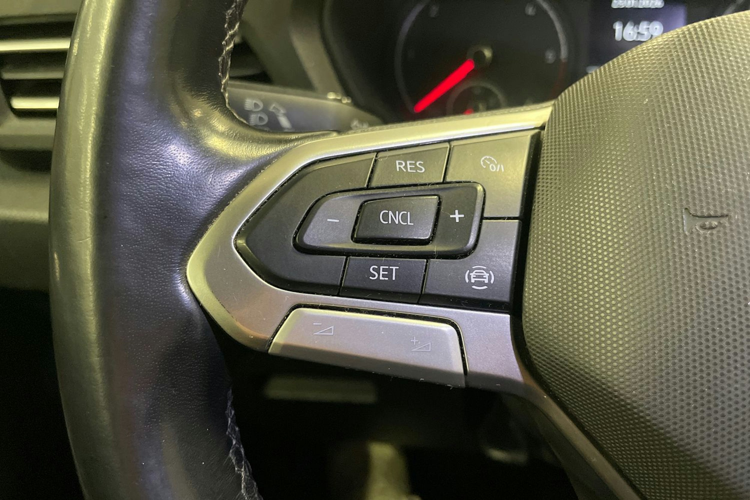 Sininen Volkswagen Caddy Maxi 2021 kuva 13.