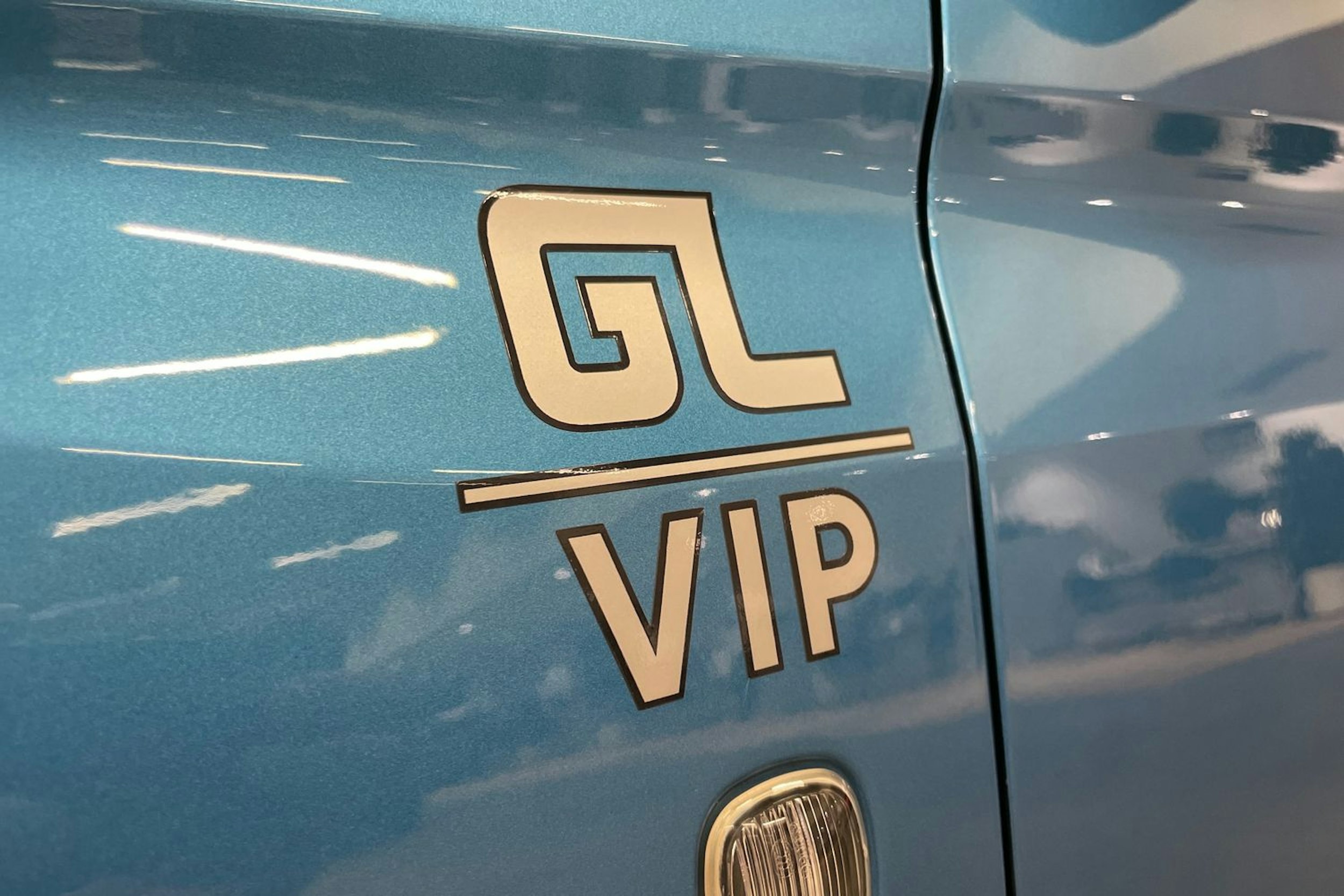 Sininen Volkswagen Caddy Maxi 2021 kuva 18.