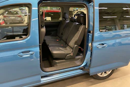 Sininen Volkswagen Caddy Maxi 2021 kuva 25.