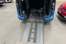 Sininen Volkswagen Caddy Maxi 2021 kuva 28.