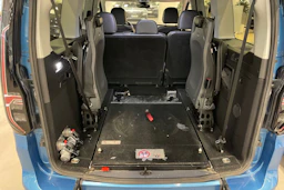 Sininen Volkswagen Caddy Maxi 2021 kuva 29.