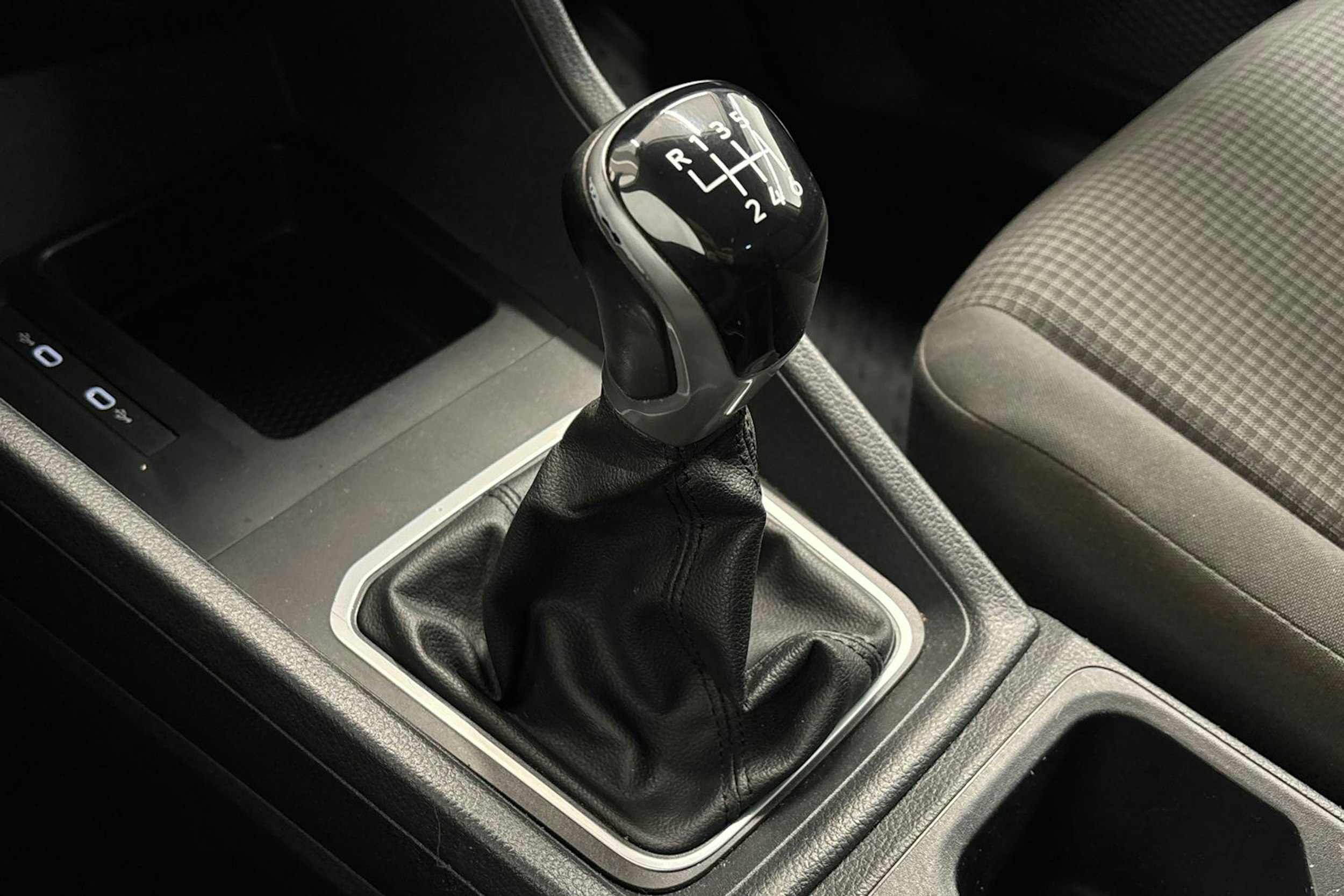 harmaa Volkswagen Caddy Maxi 2021 kuva 20.