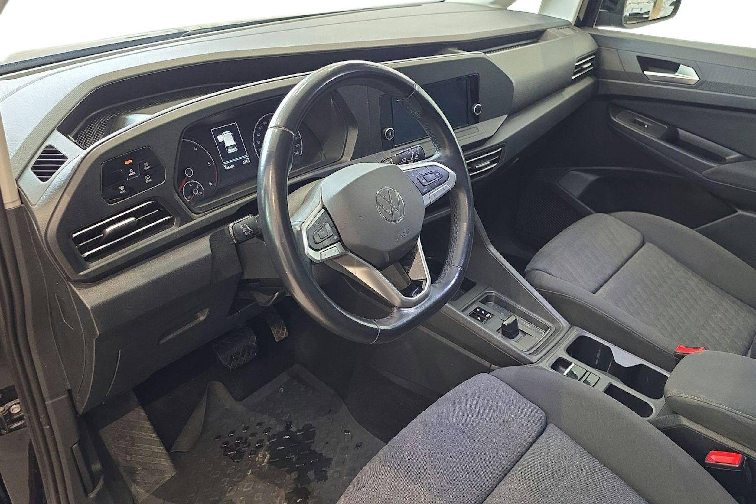 musta Volkswagen Caddy Maxi 2021 kuva 7.