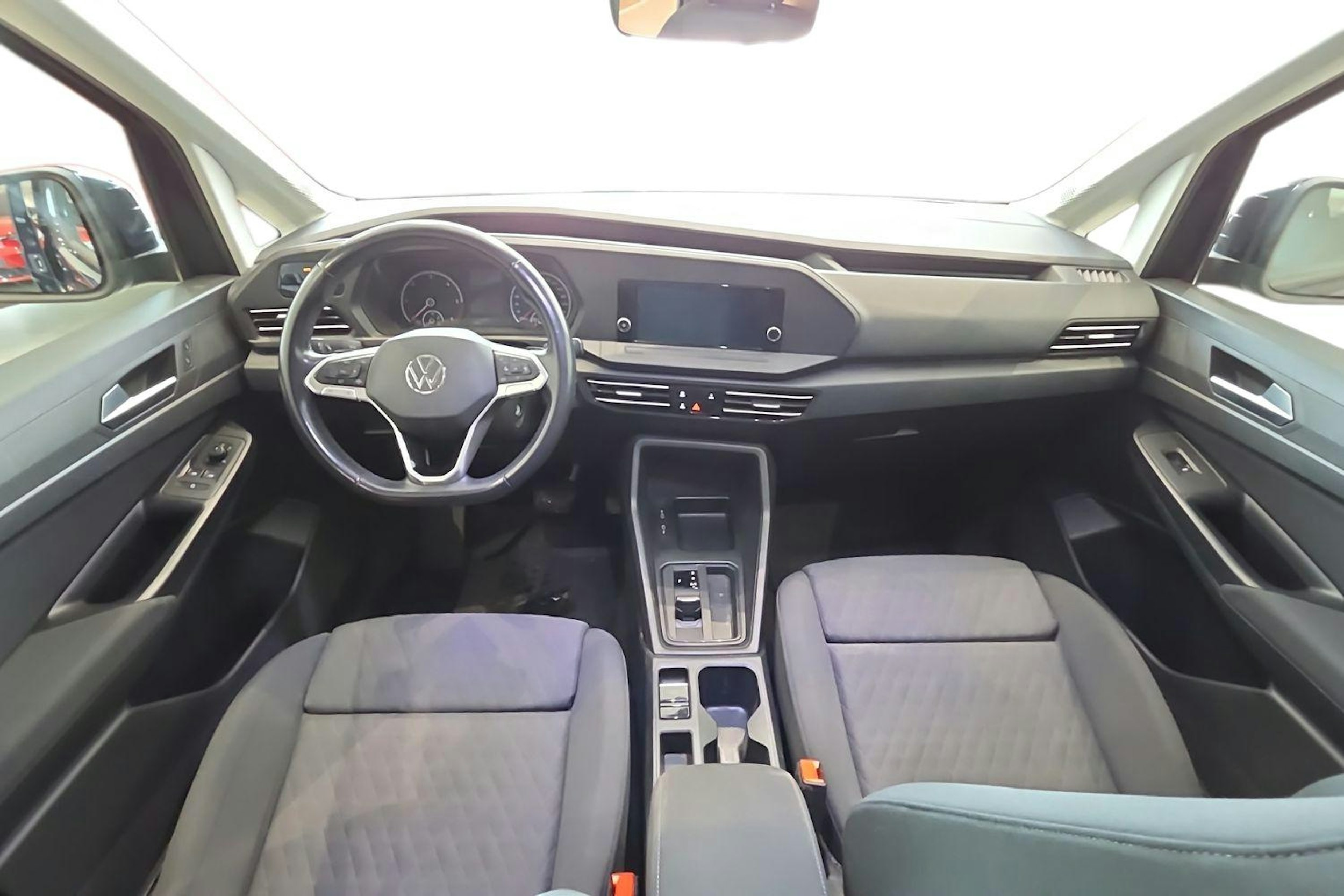 musta Volkswagen Caddy Maxi 2021 kuva 9.