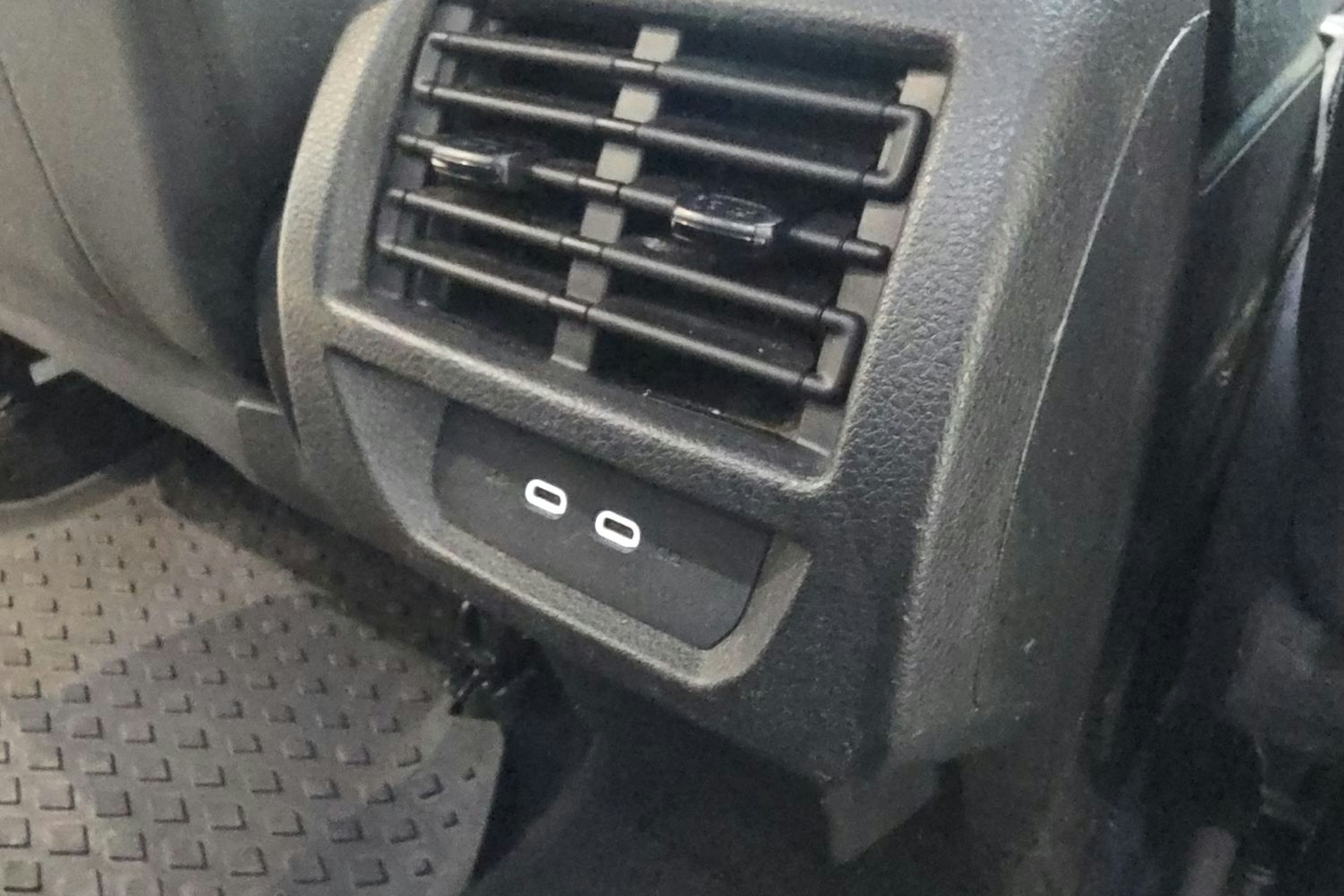 musta Volkswagen Caddy Maxi 2021 kuva 21.