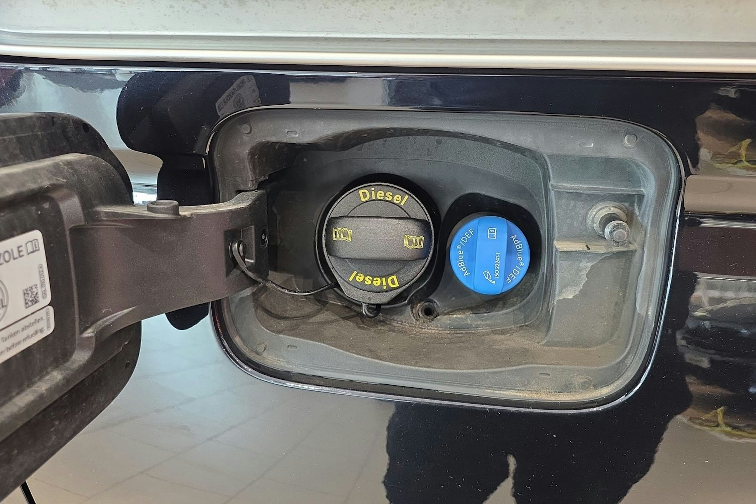 musta Volkswagen Caddy Maxi 2021 kuva 23.