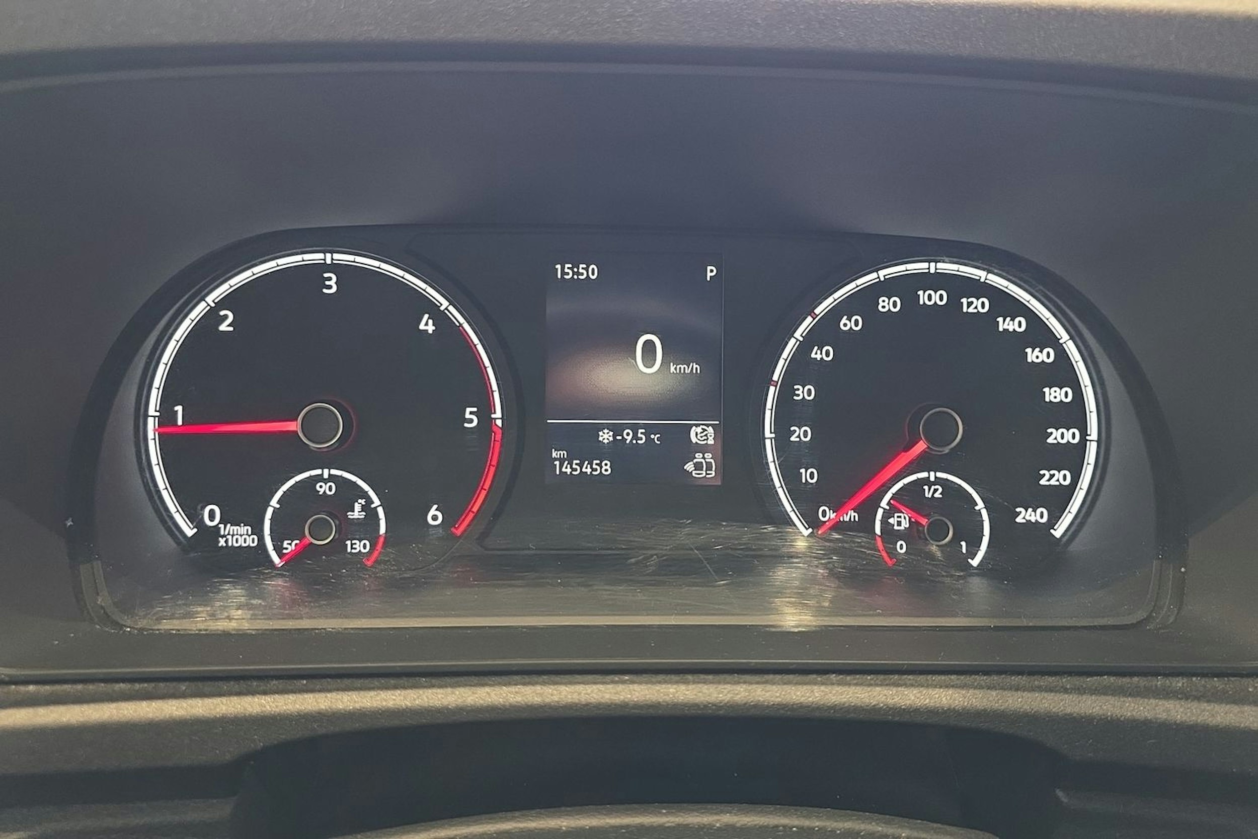 musta Volkswagen Caddy Maxi 2021 kuva 27.