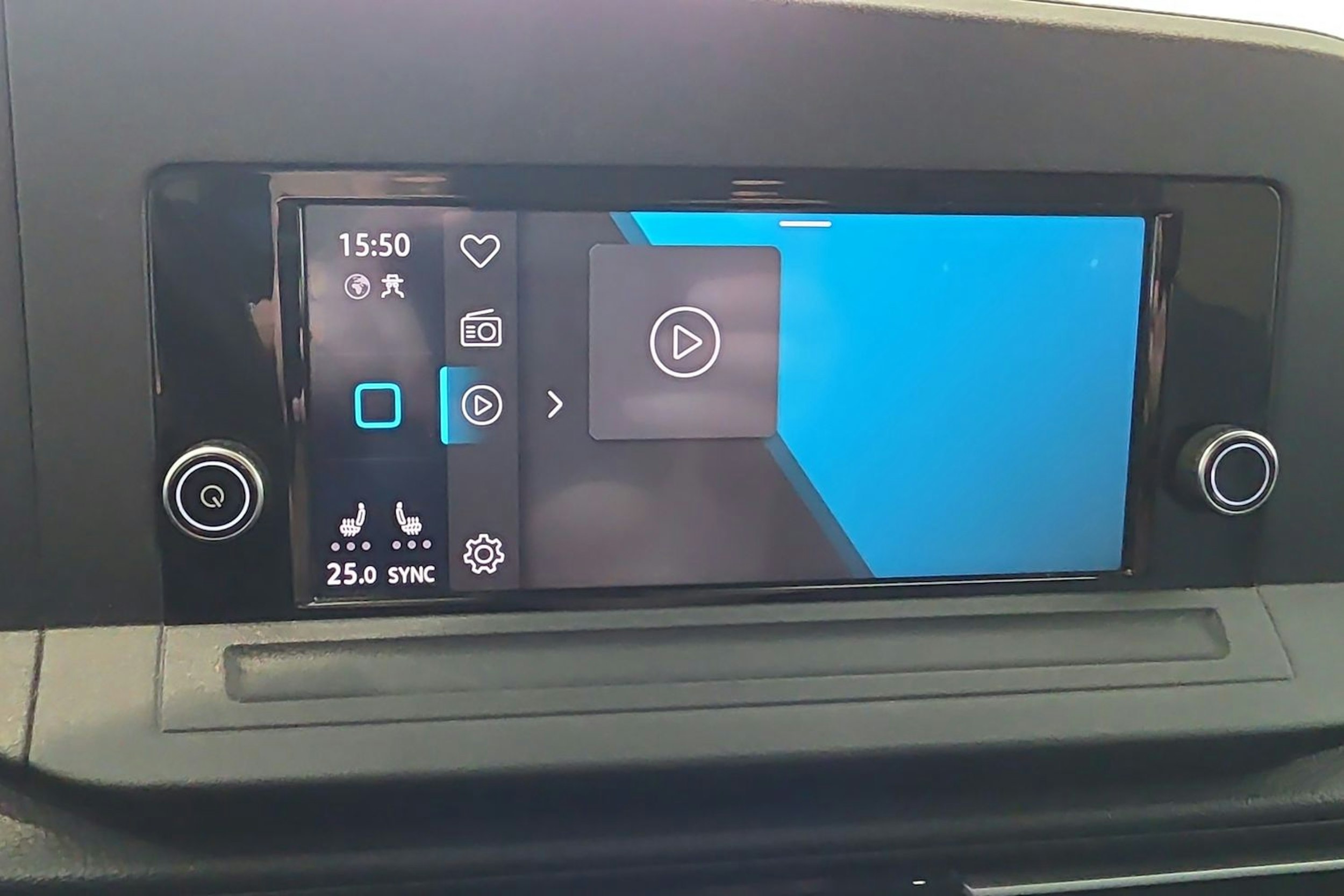 musta Volkswagen Caddy Maxi 2021 kuva 28.