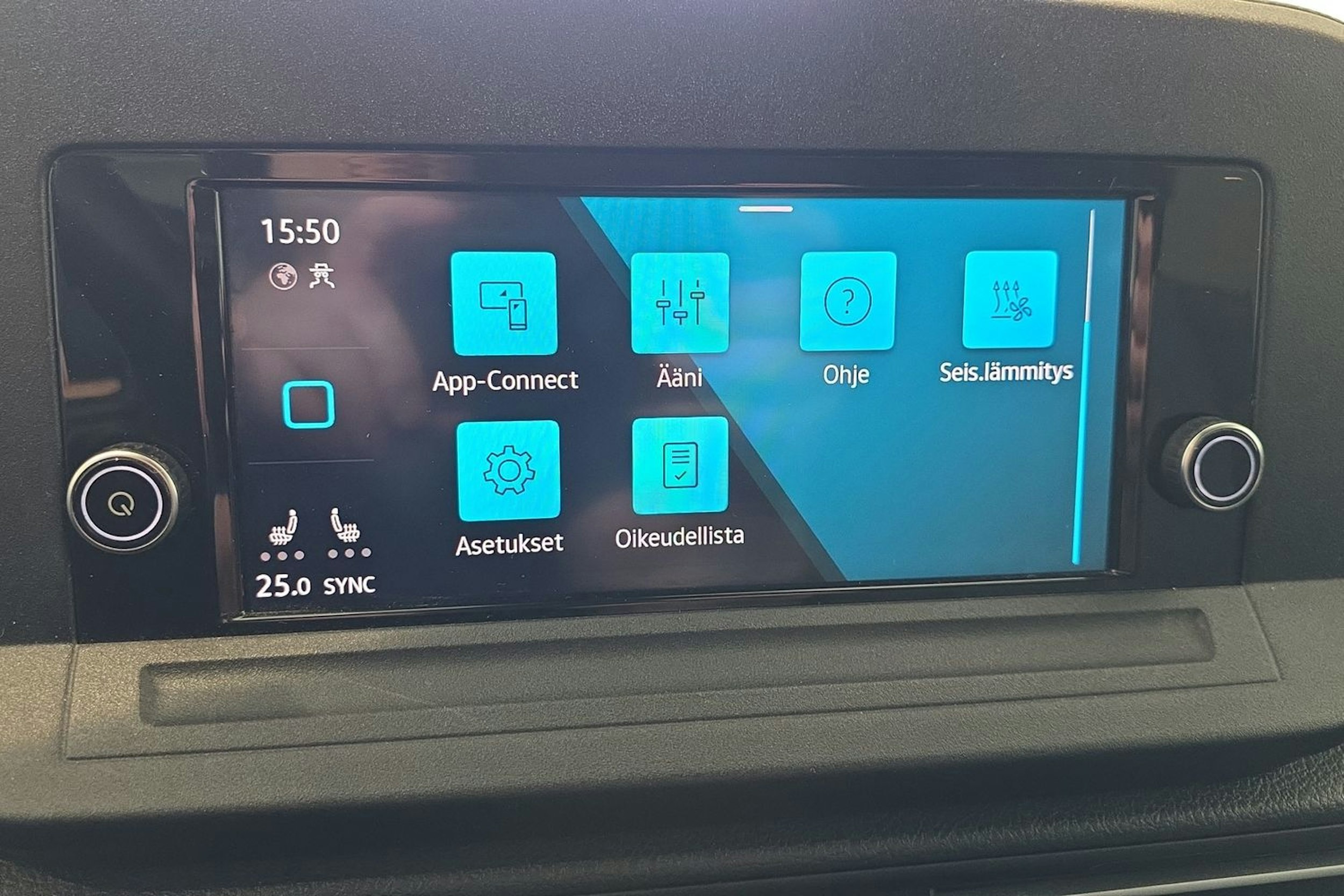 musta Volkswagen Caddy Maxi 2021 kuva 30.