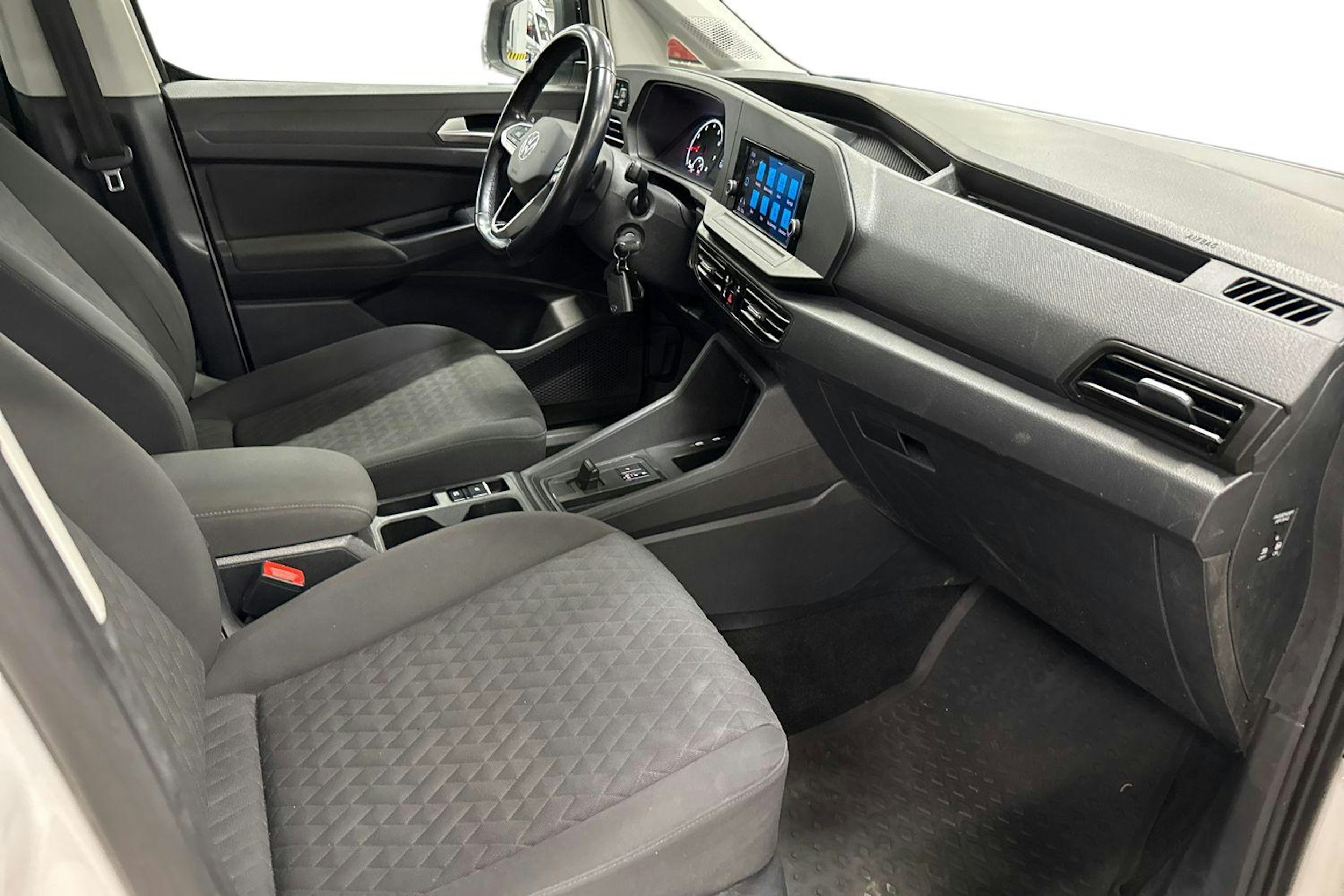 valkoinen Volkswagen Caddy Maxi 2021 kuva 10.