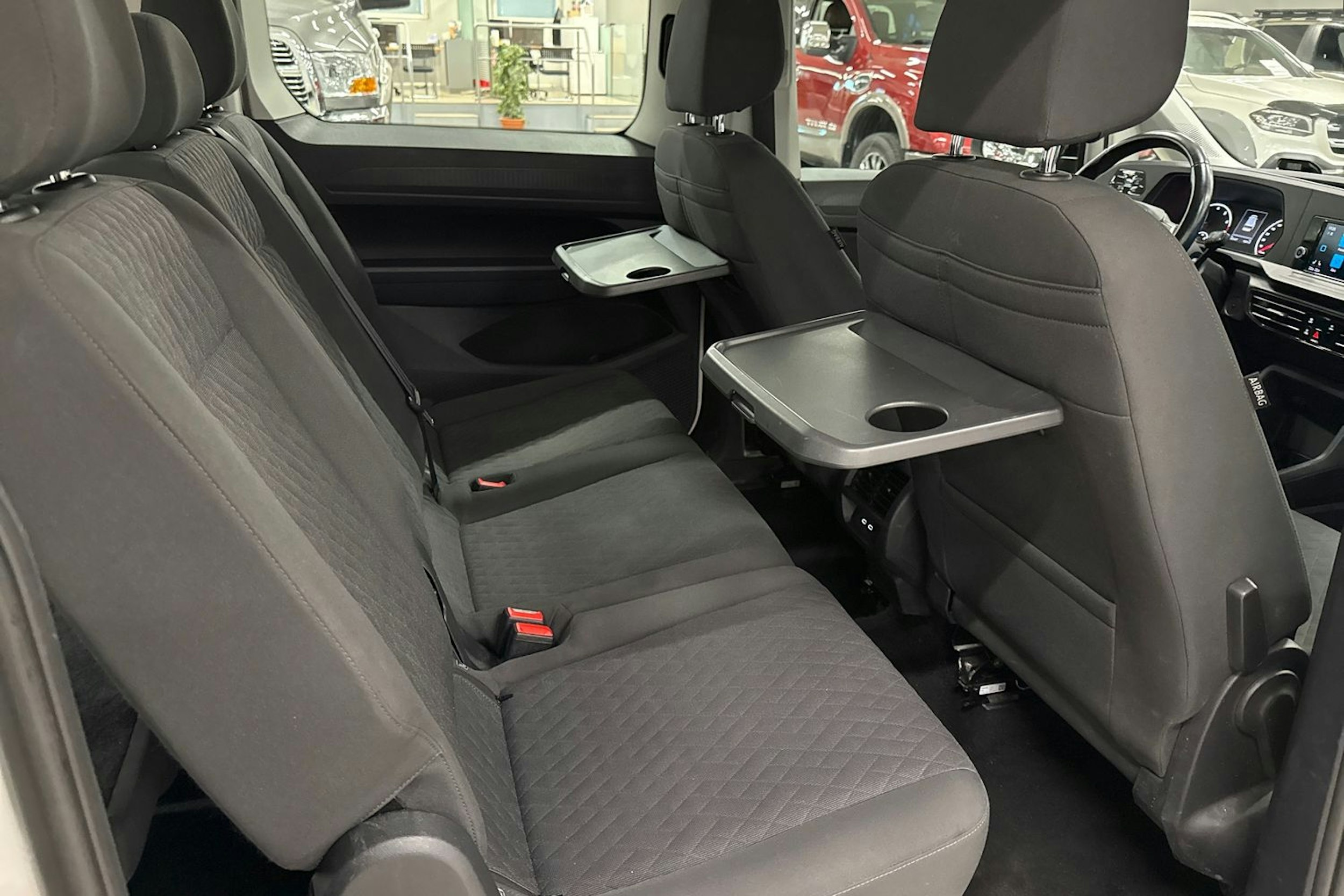 valkoinen Volkswagen Caddy Maxi 2021 kuva 13.