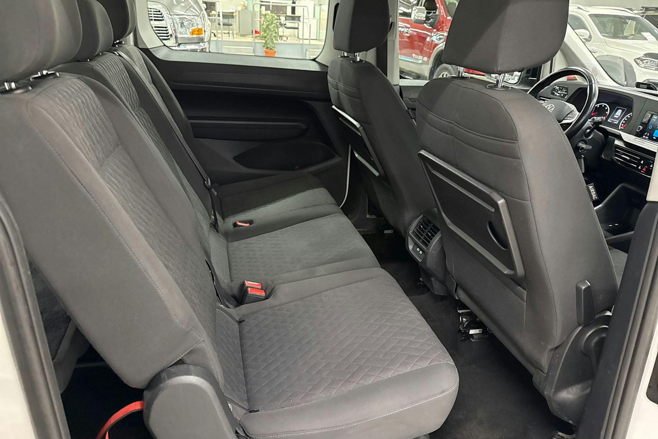 valkoinen Volkswagen Caddy Maxi 2021 kuva 14.