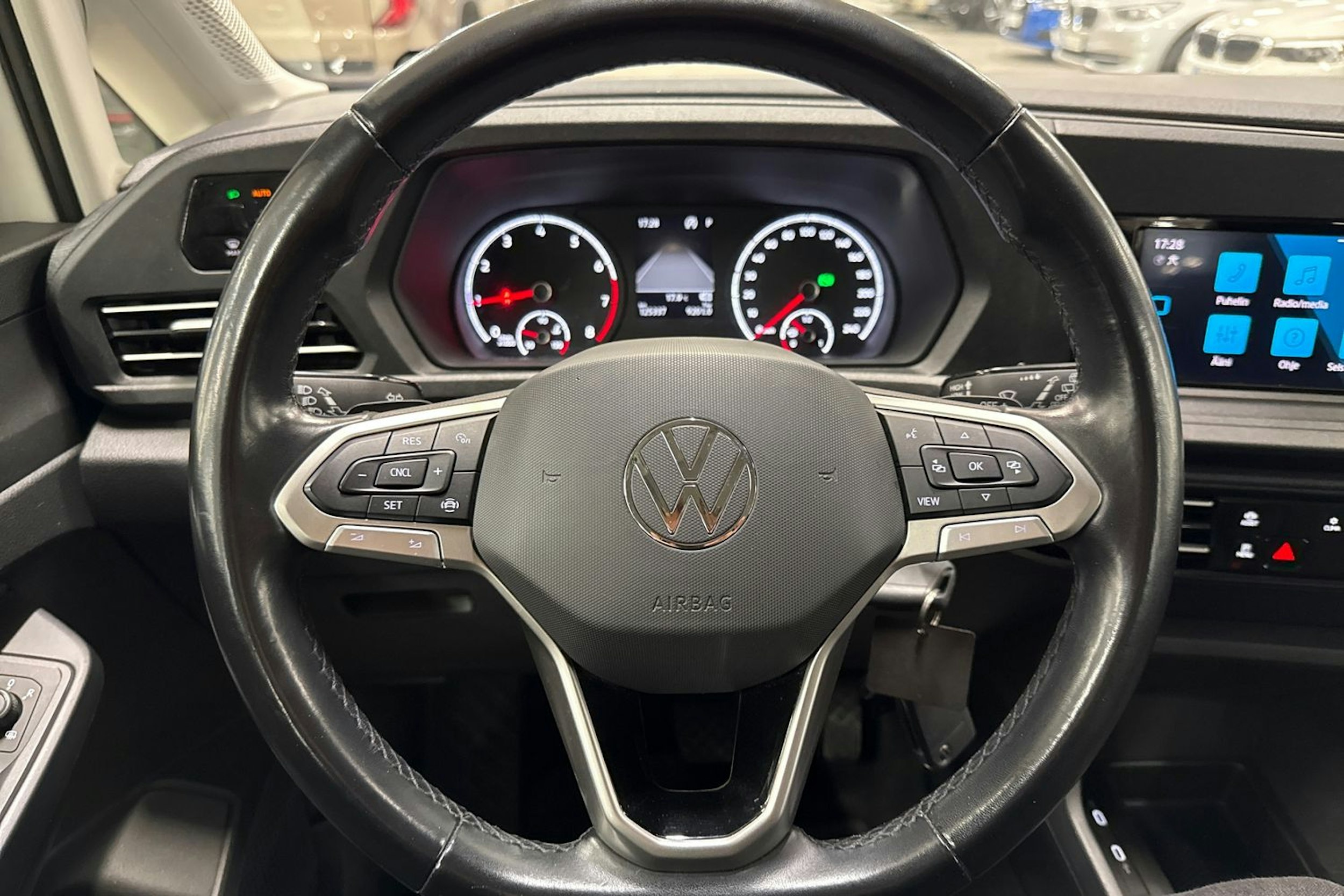 valkoinen Volkswagen Caddy Maxi 2021 kuva 20.