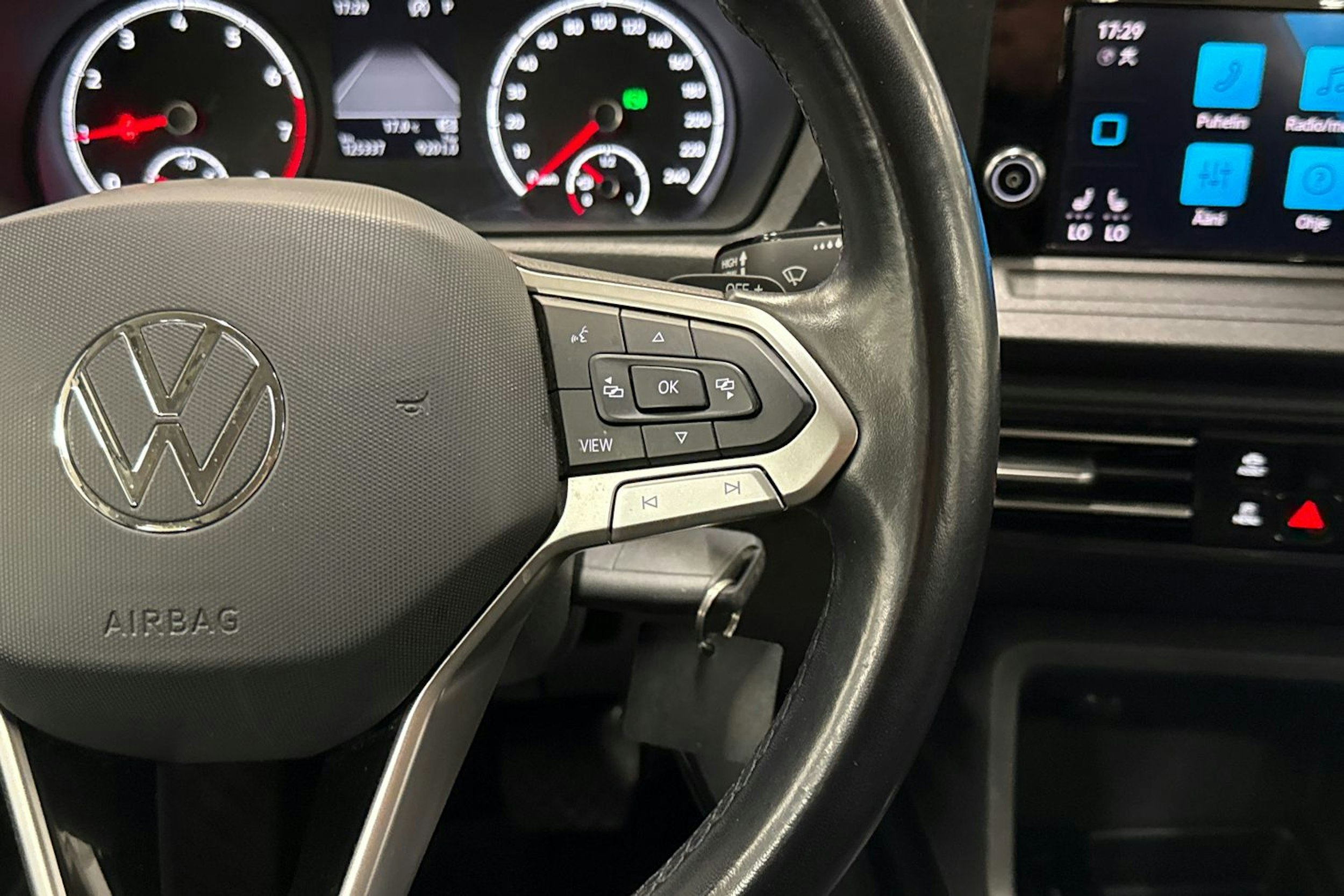 valkoinen Volkswagen Caddy Maxi 2021 kuva 22.