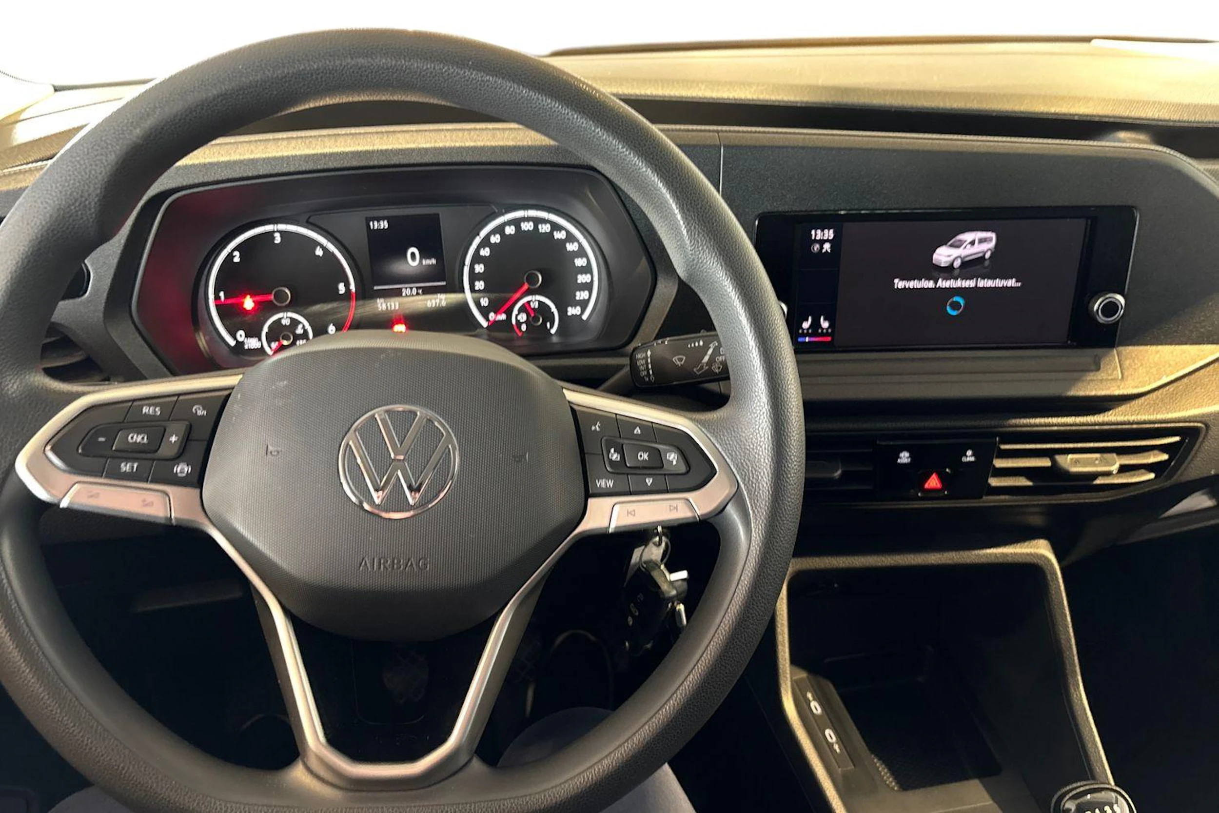 Valkoinen Volkswagen Caddy Maxi 2021 kuva 9.