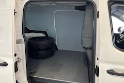 Valkoinen Volkswagen Caddy Maxi 2021 kuva 11.