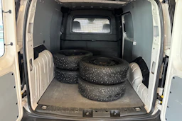 Valkoinen Volkswagen Caddy Maxi 2021 kuva 23.