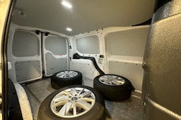 valkoinen Volkswagen Caddy Maxi 2022 kuva 16.