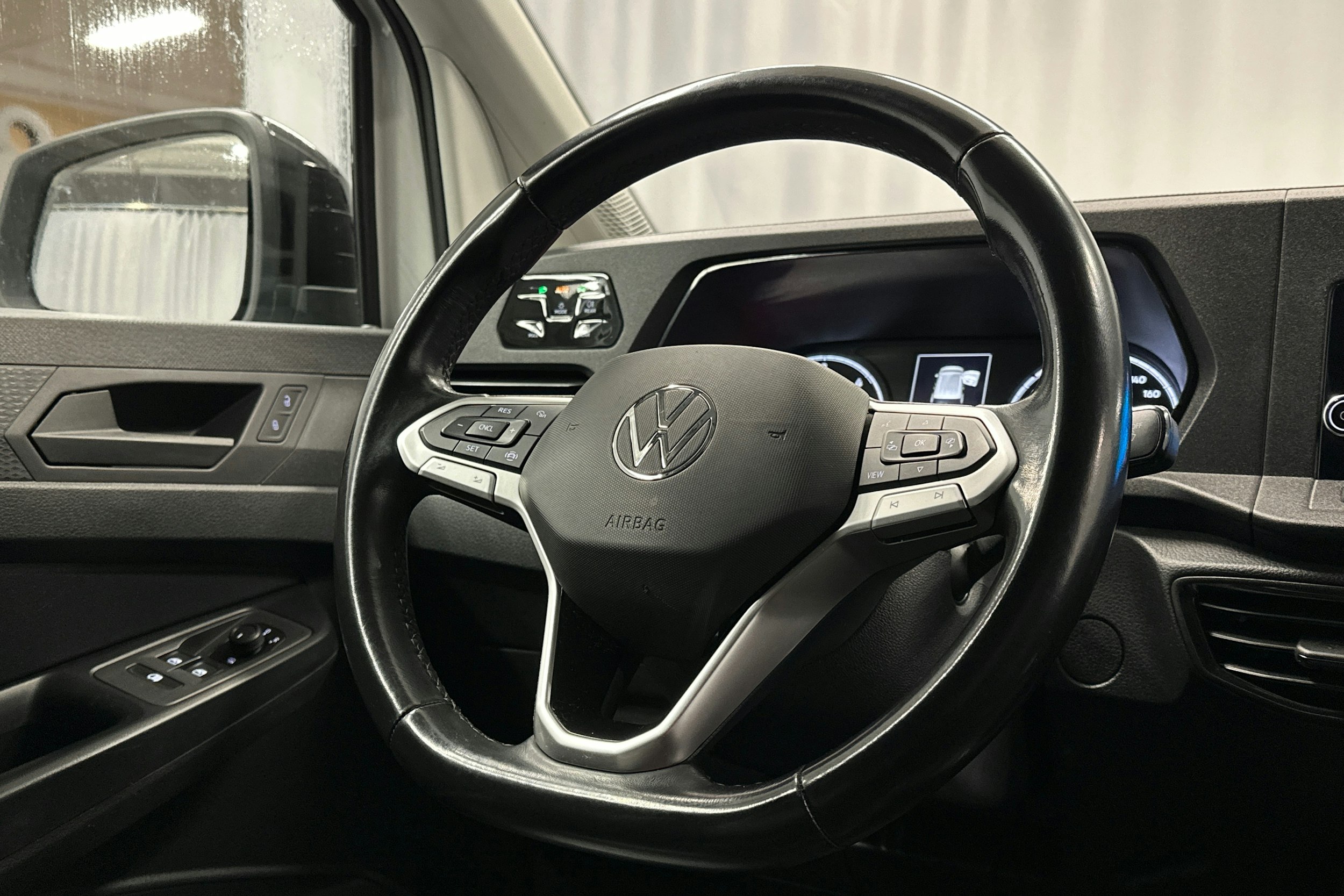 valkoinen Volkswagen Caddy Maxi 2022 kuva 17.