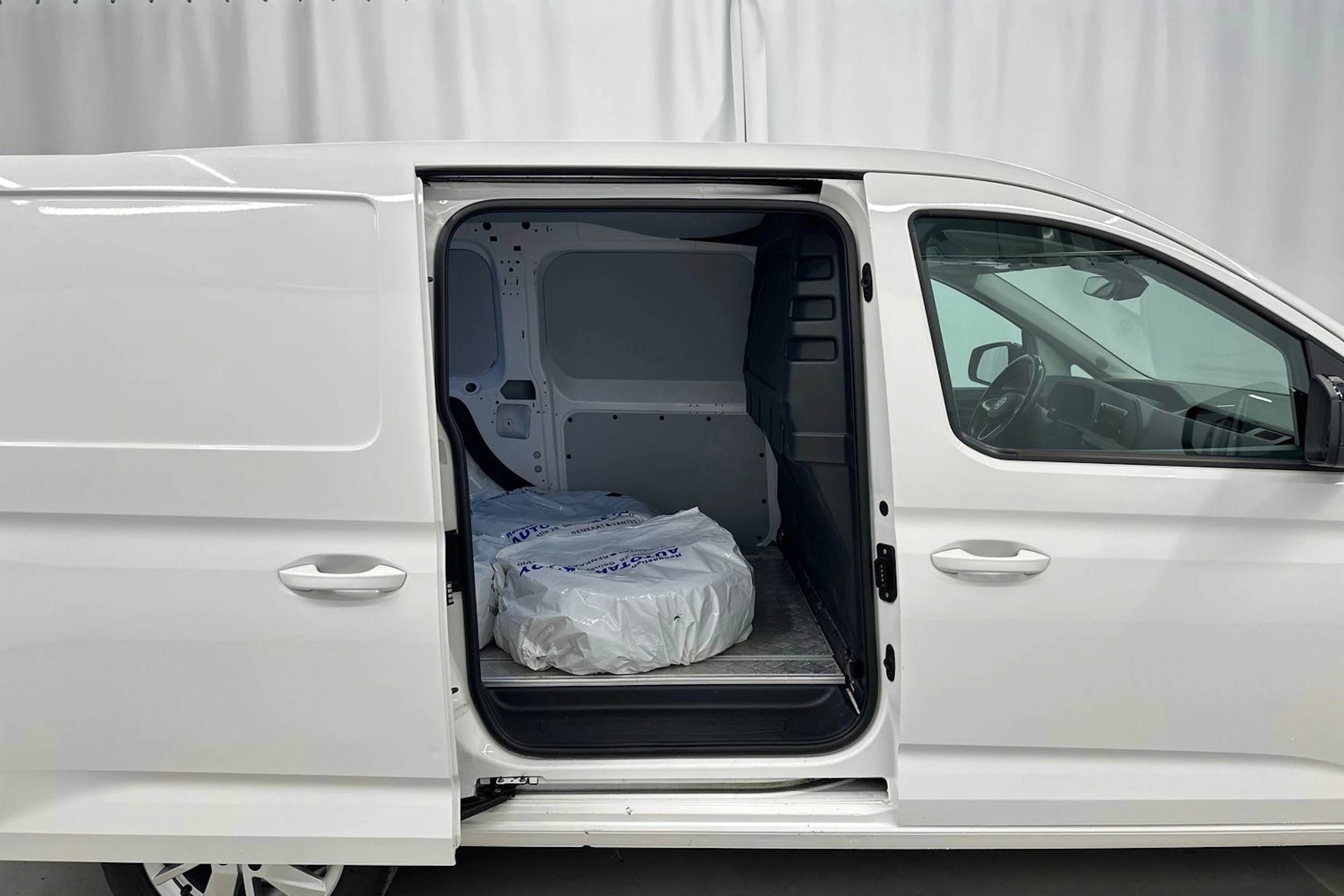 valkoinen Volkswagen Caddy Maxi 2022 kuva 27.