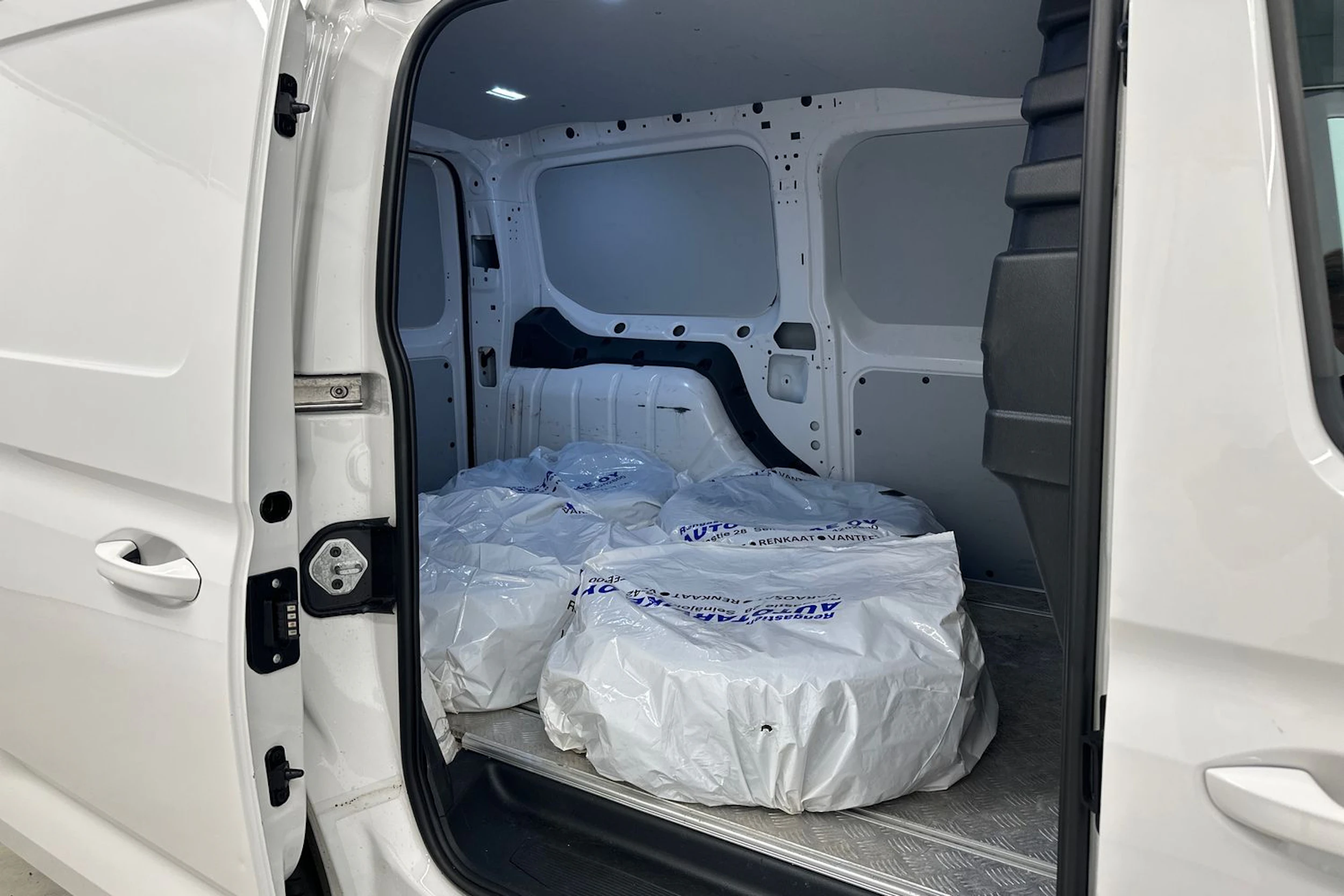 valkoinen Volkswagen Caddy Maxi 2022 kuva 28.