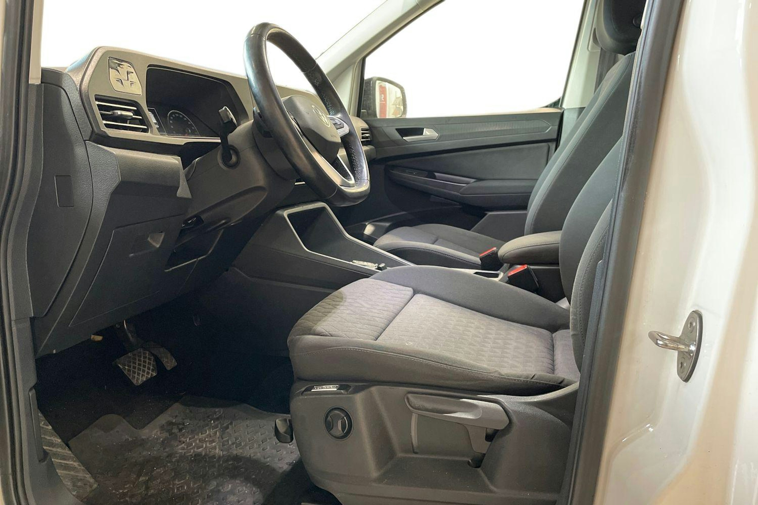 Valkoinen Volkswagen Caddy Maxi 2022 kuva 3.