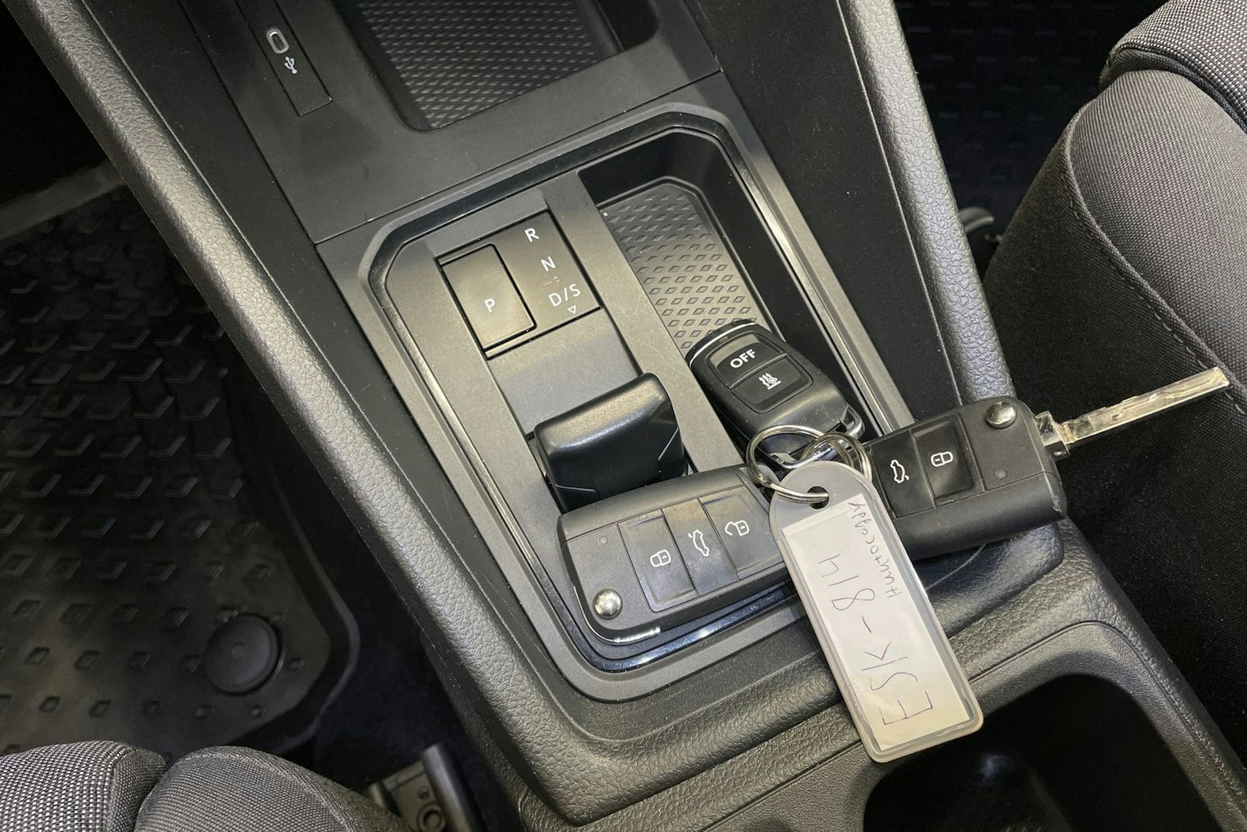 Valkoinen Volkswagen Caddy Maxi 2022 kuva 14.