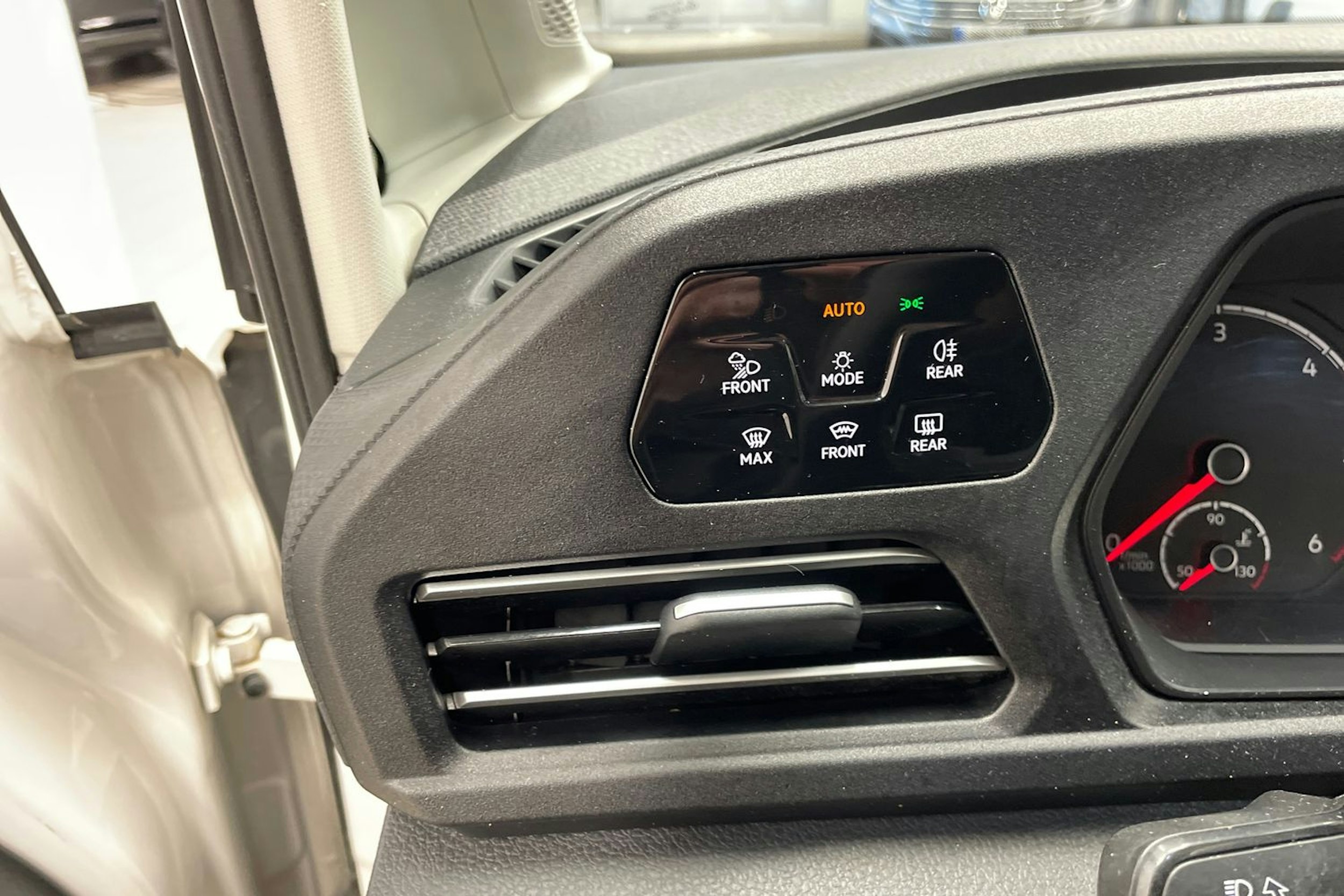 Valkoinen Volkswagen Caddy Maxi 2022 kuva 16.